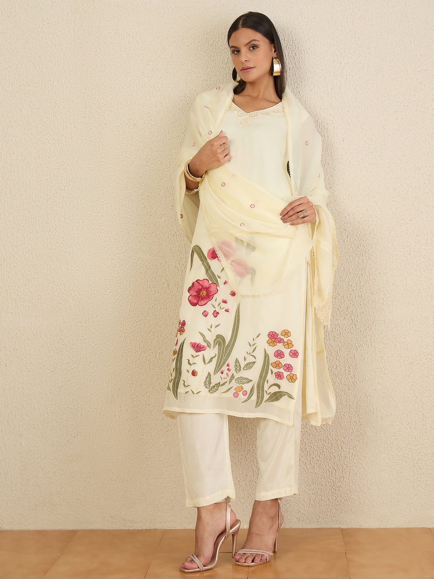 Women Floral Embroidered Regular Thread Work Kurta with Trousers & With Dupatta