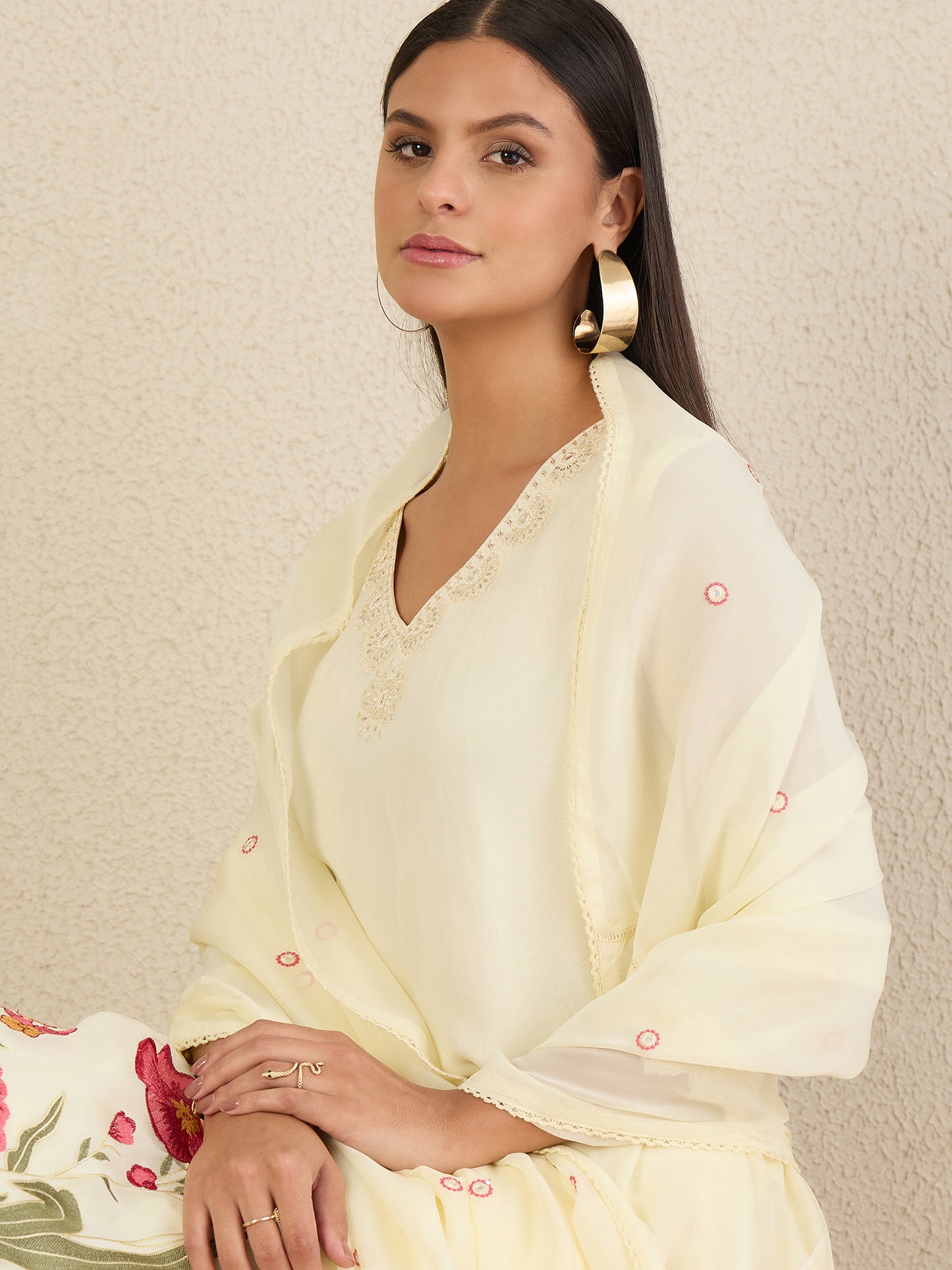 Women Floral Embroidered Regular Thread Work Kurta with Trousers & With Dupatta