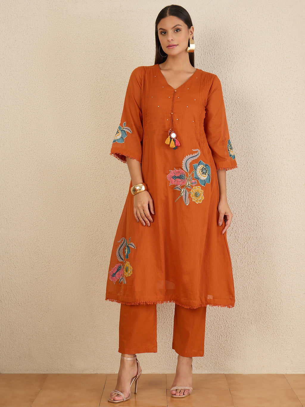 Women Floral Embroidered Regular Thread Work Kurta with Trousers & With Dupatta