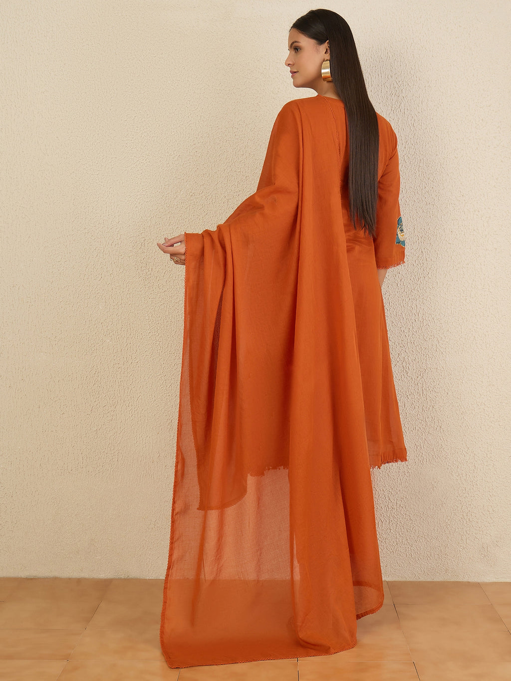 Women Floral Embroidered Regular Thread Work Kurta with Trousers & With Dupatta