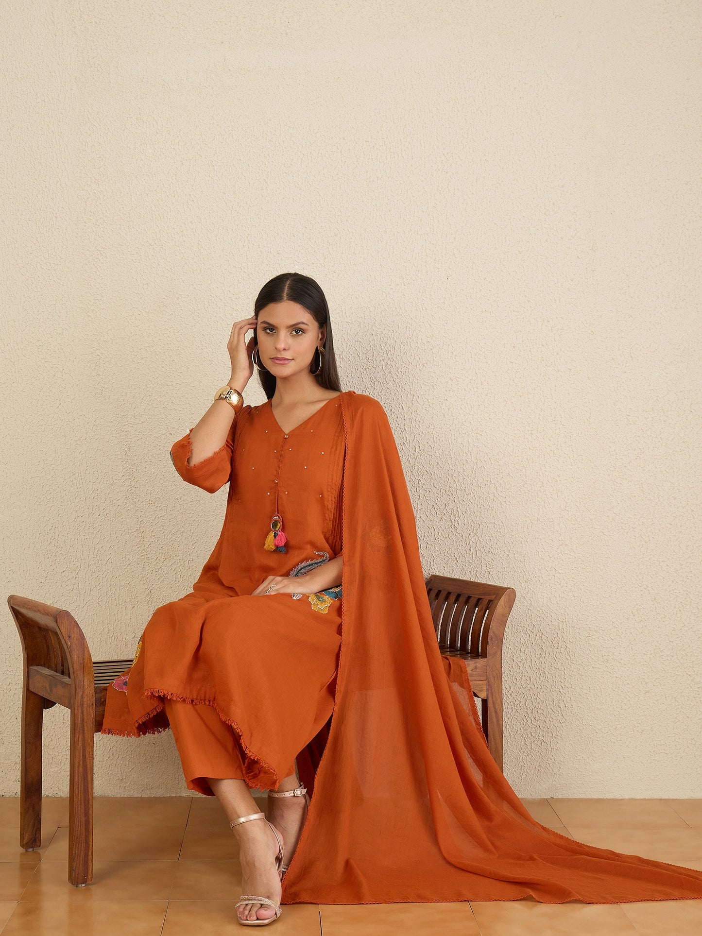 Women Floral Embroidered Regular Thread Work Kurta with Trousers & With Dupatta