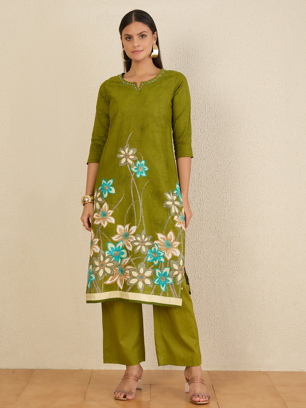 Women Floral Printed Regular Thread Work Pure Cotton Kurta with Trousers & With Dupatta