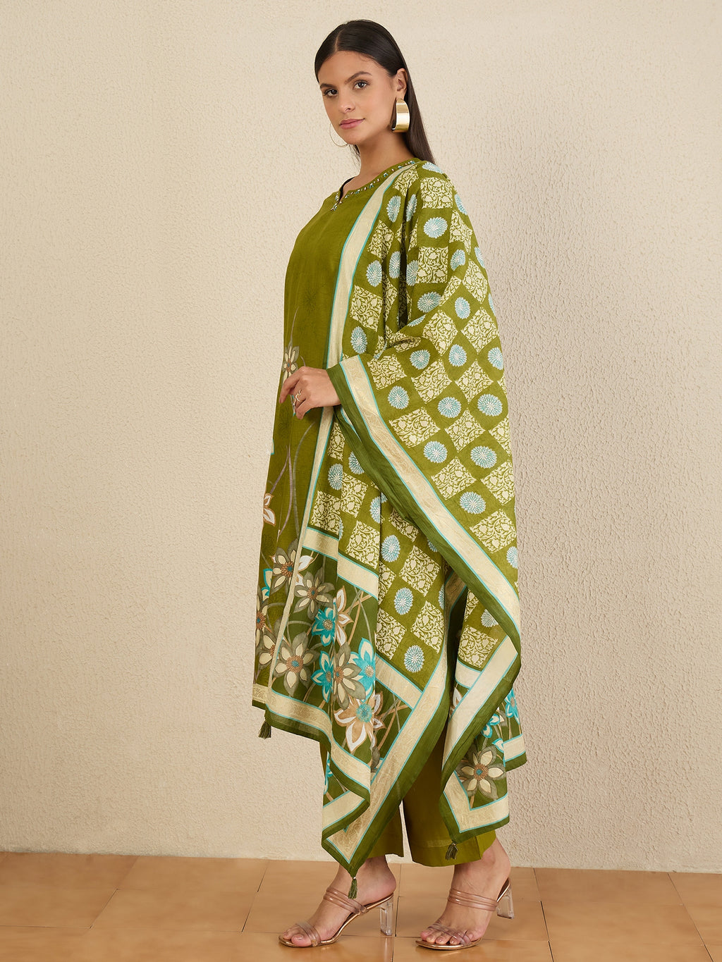 Women Floral Printed Regular Thread Work Pure Cotton Kurta with Trousers & With Dupatta