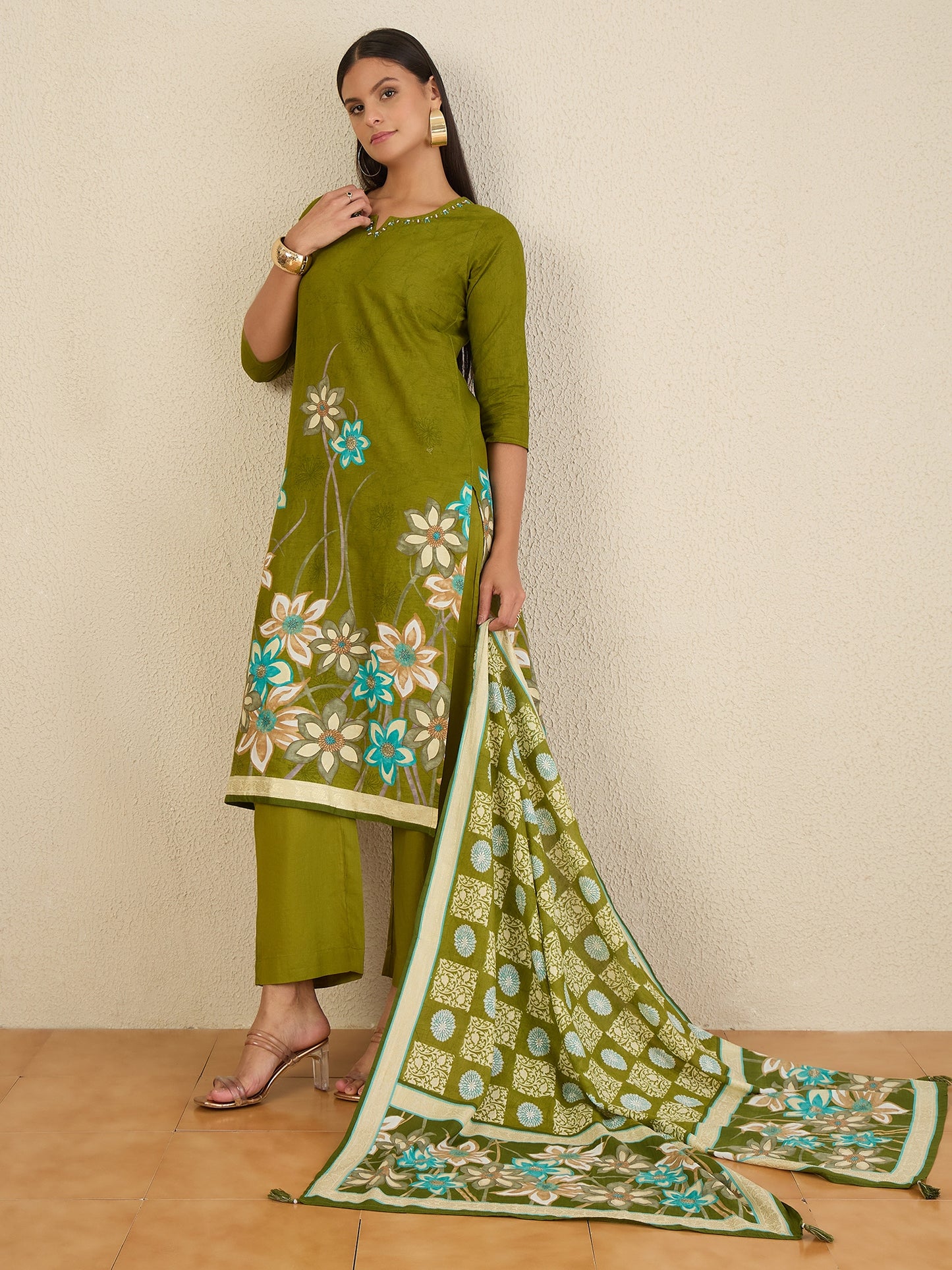 Women Floral Printed Regular Thread Work Pure Cotton Kurta with Trousers & With Dupatta