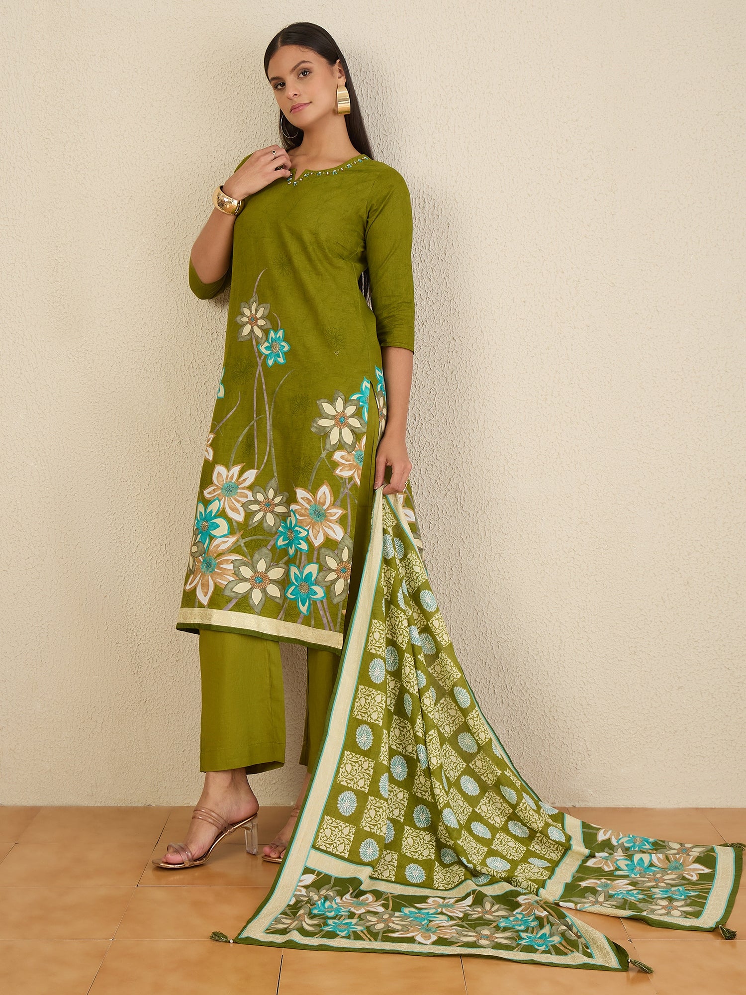 Women Floral Printed Regular Thread Work Pure Cotton Kurta with Trousers & With Dupatta
