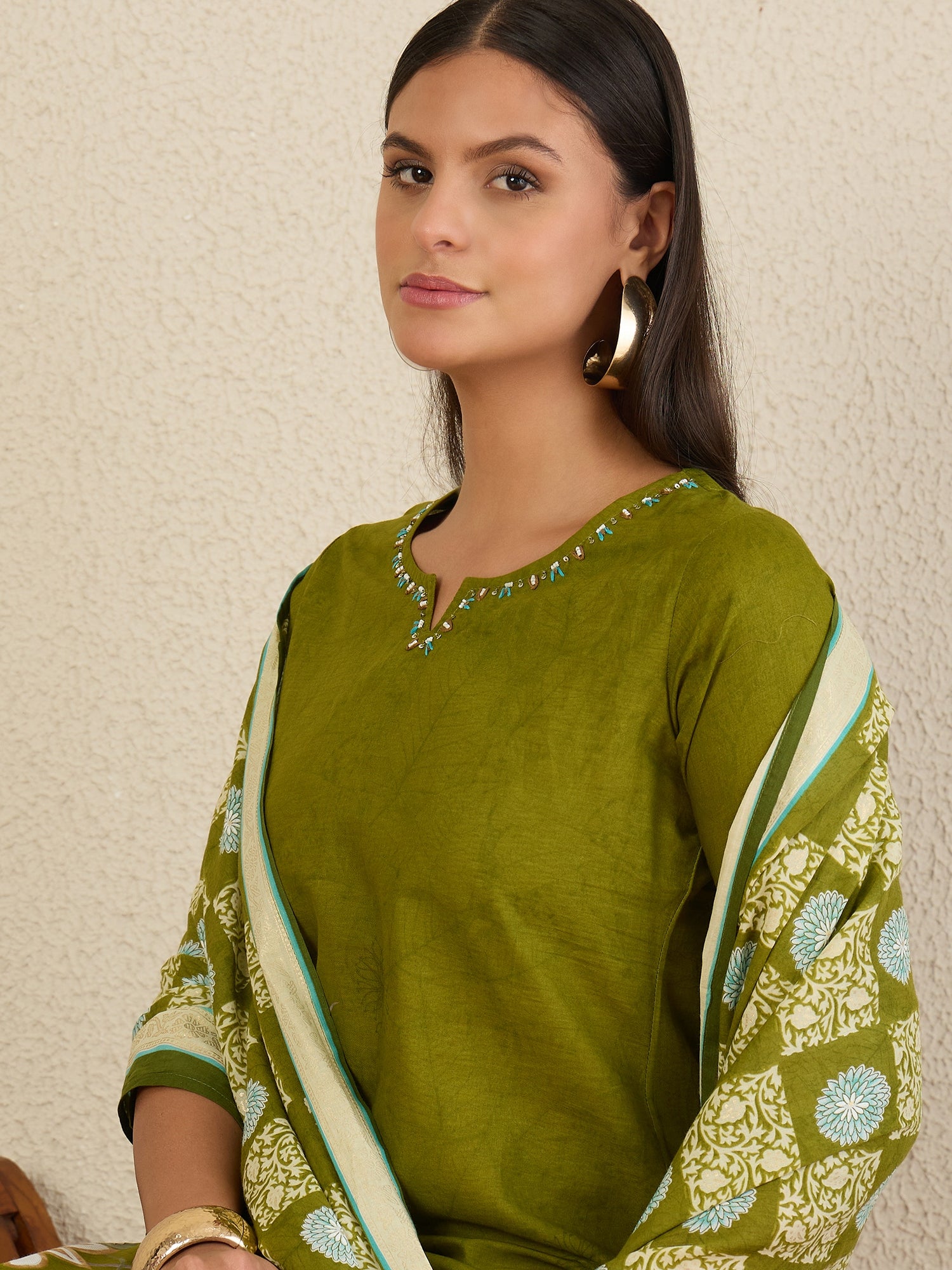 Women Floral Printed Regular Thread Work Pure Cotton Kurta with Trousers & With Dupatta