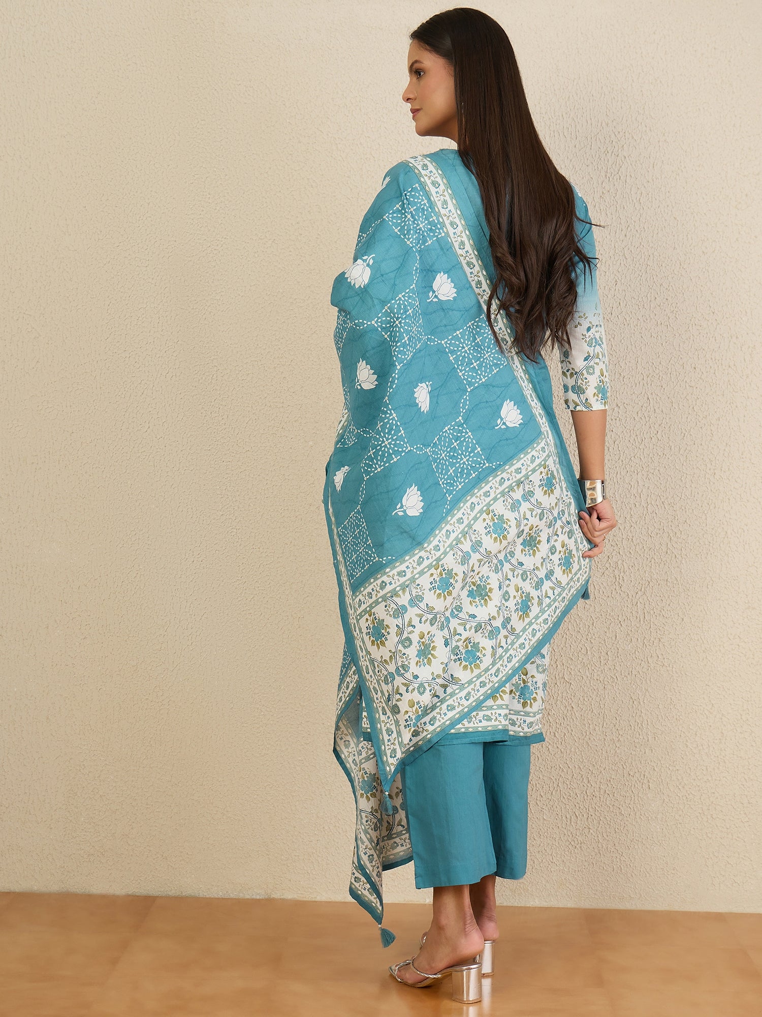 Women Floral Printed Regular Beads and Stones Pure Cotton Kurta with Trousers & With Dupatta