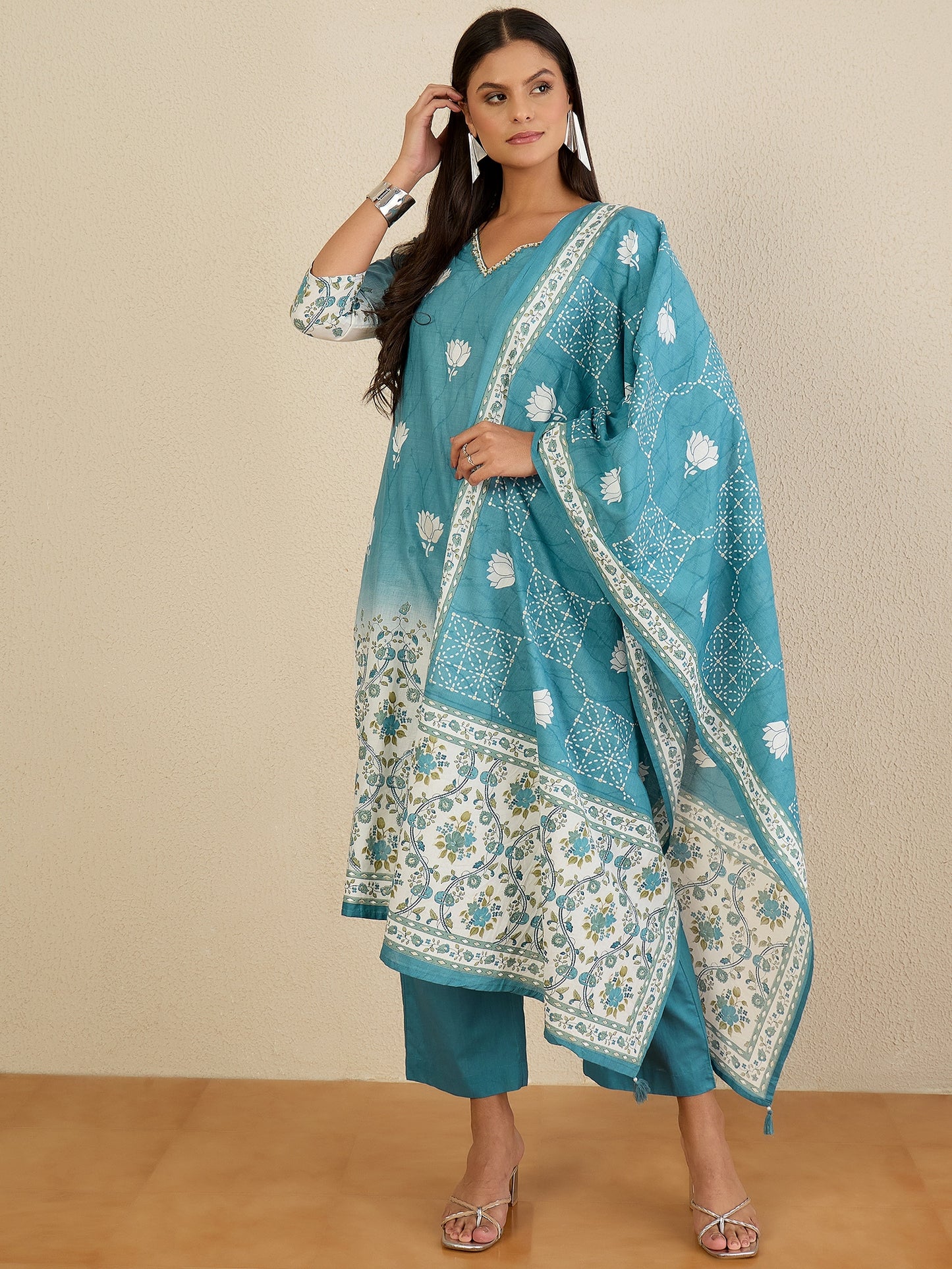 Women Floral Printed Regular Beads and Stones Pure Cotton Kurta with Trousers & With Dupatta