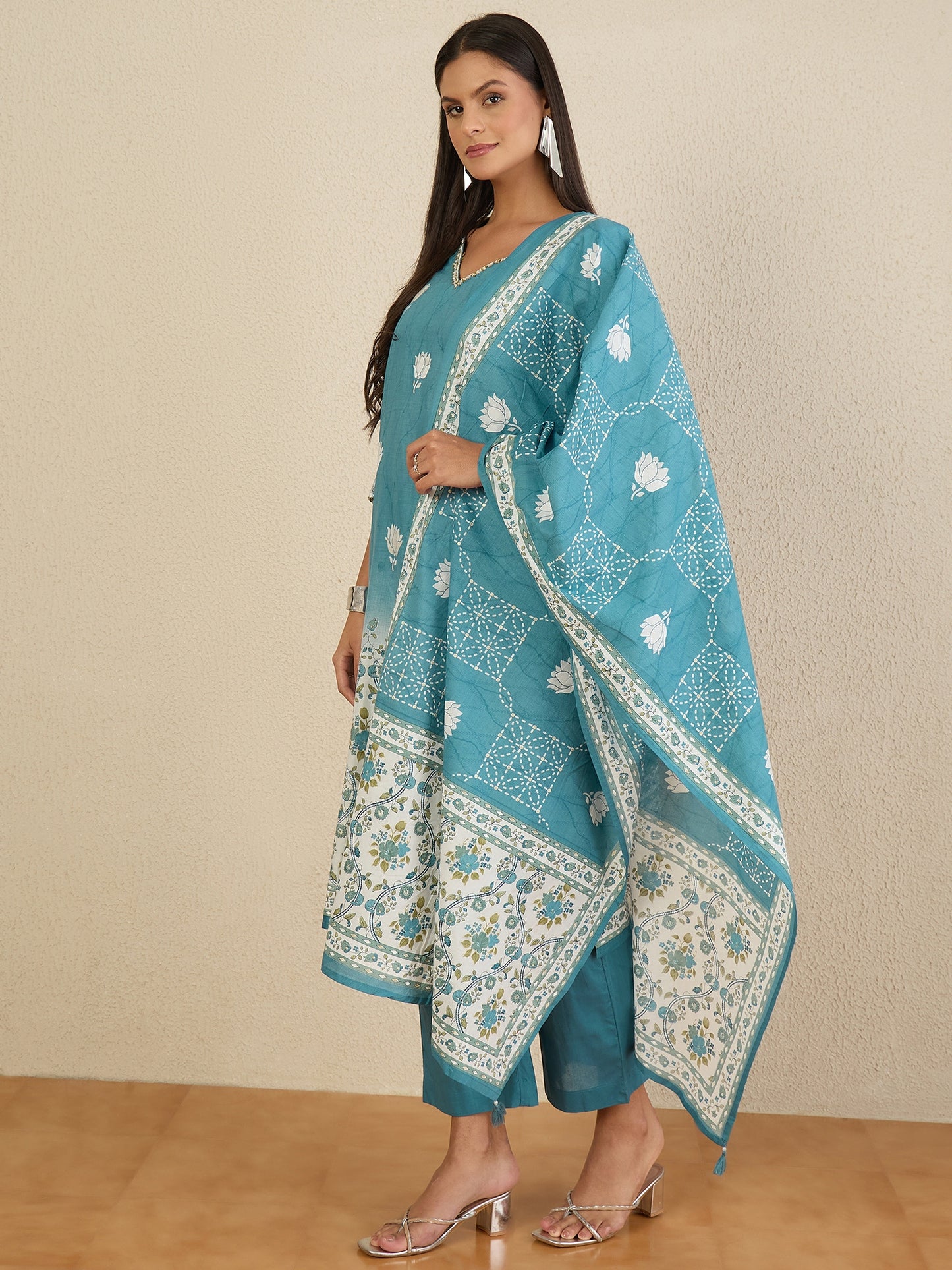 Women Floral Printed Regular Beads and Stones Pure Cotton Kurta with Trousers & With Dupatta