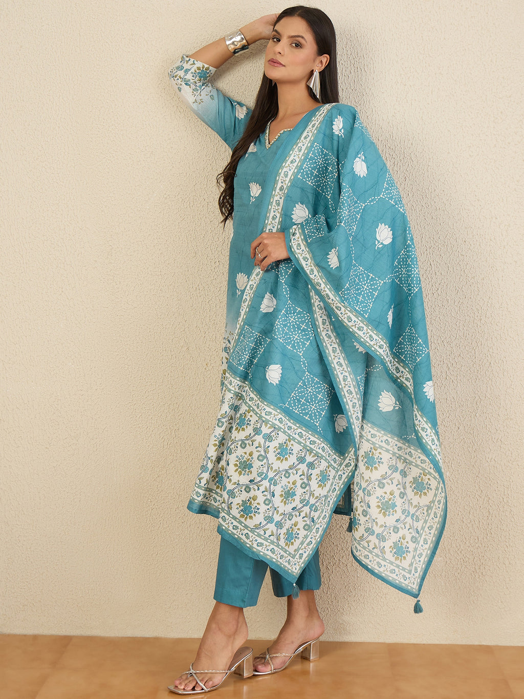 Women Floral Printed Regular Beads and Stones Pure Cotton Kurta with Trousers & With Dupatta