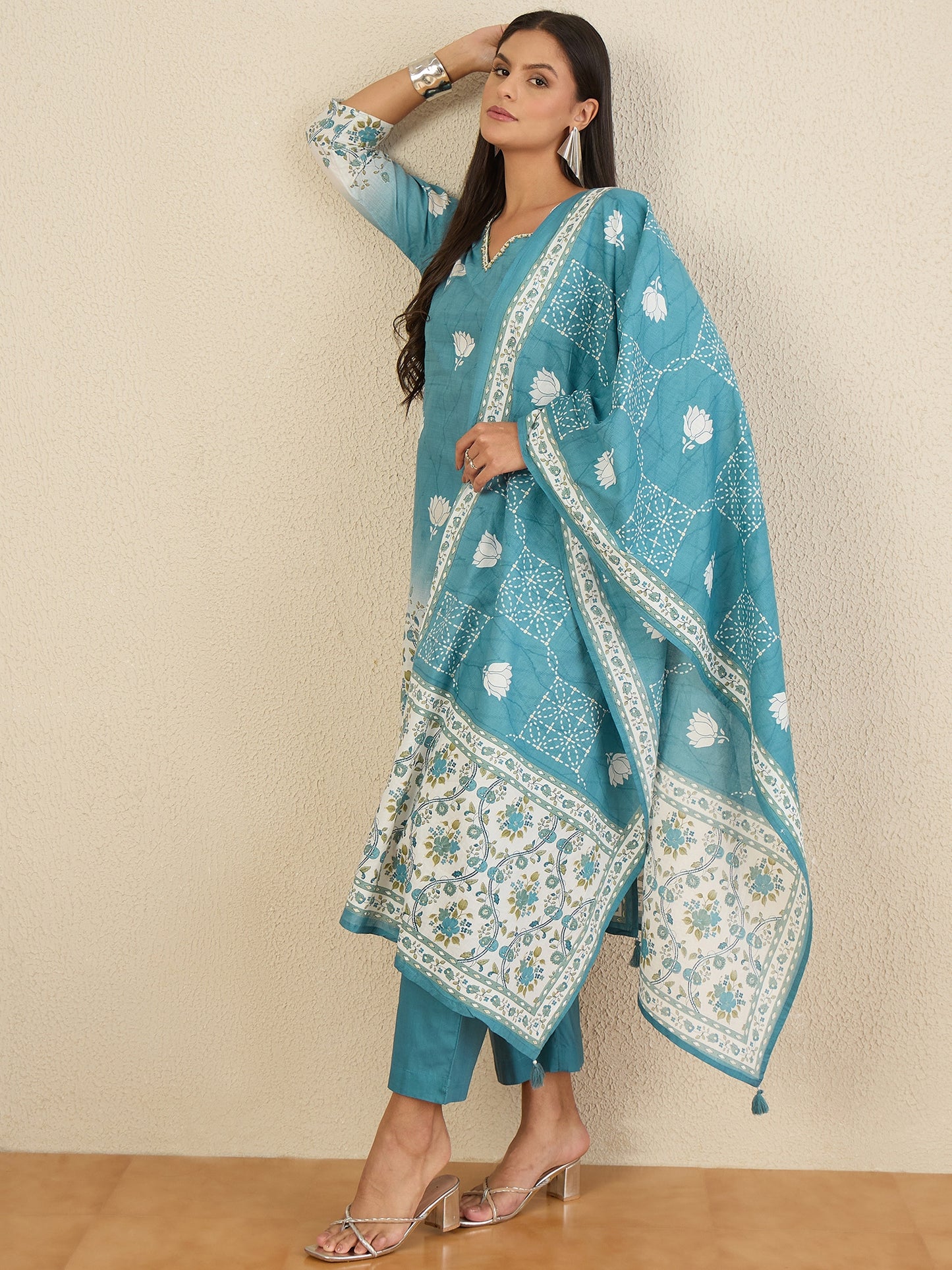 Women Floral Printed Regular Beads and Stones Pure Cotton Kurta with Trousers & With Dupatta