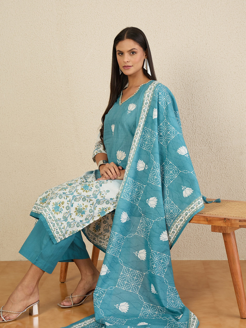 Women Floral Printed Regular Beads and Stones Pure Cotton Kurta with Trousers & With Dupatta