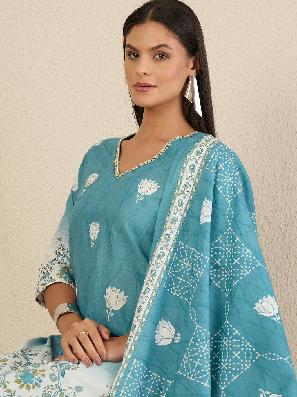 Women Floral Printed Regular Beads and Stones Pure Cotton Kurta with Trousers & With Dupatta