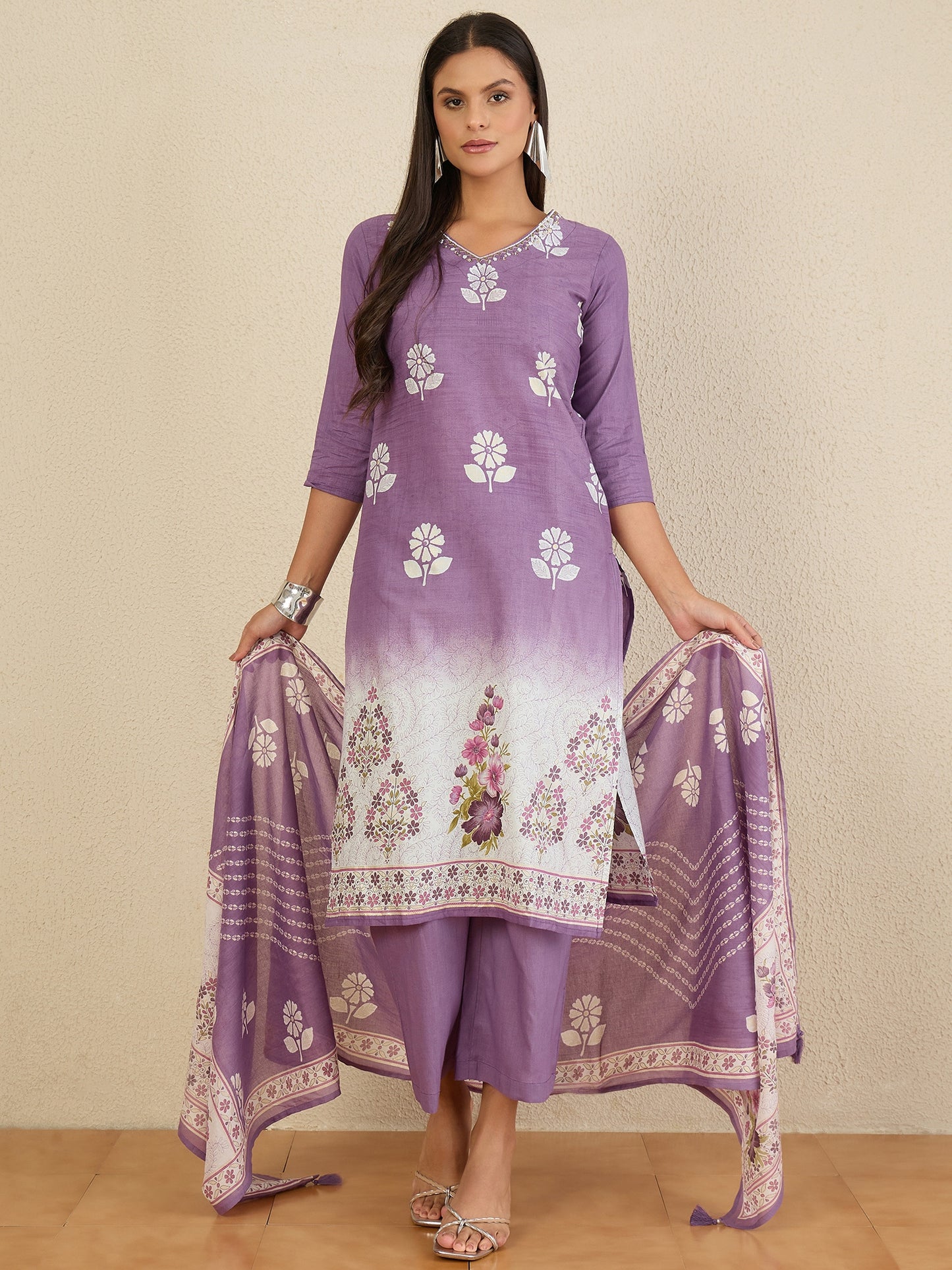 Women Floral Printed Regular Thread Work Pure Cotton Kurta with Trousers & With Dupatta