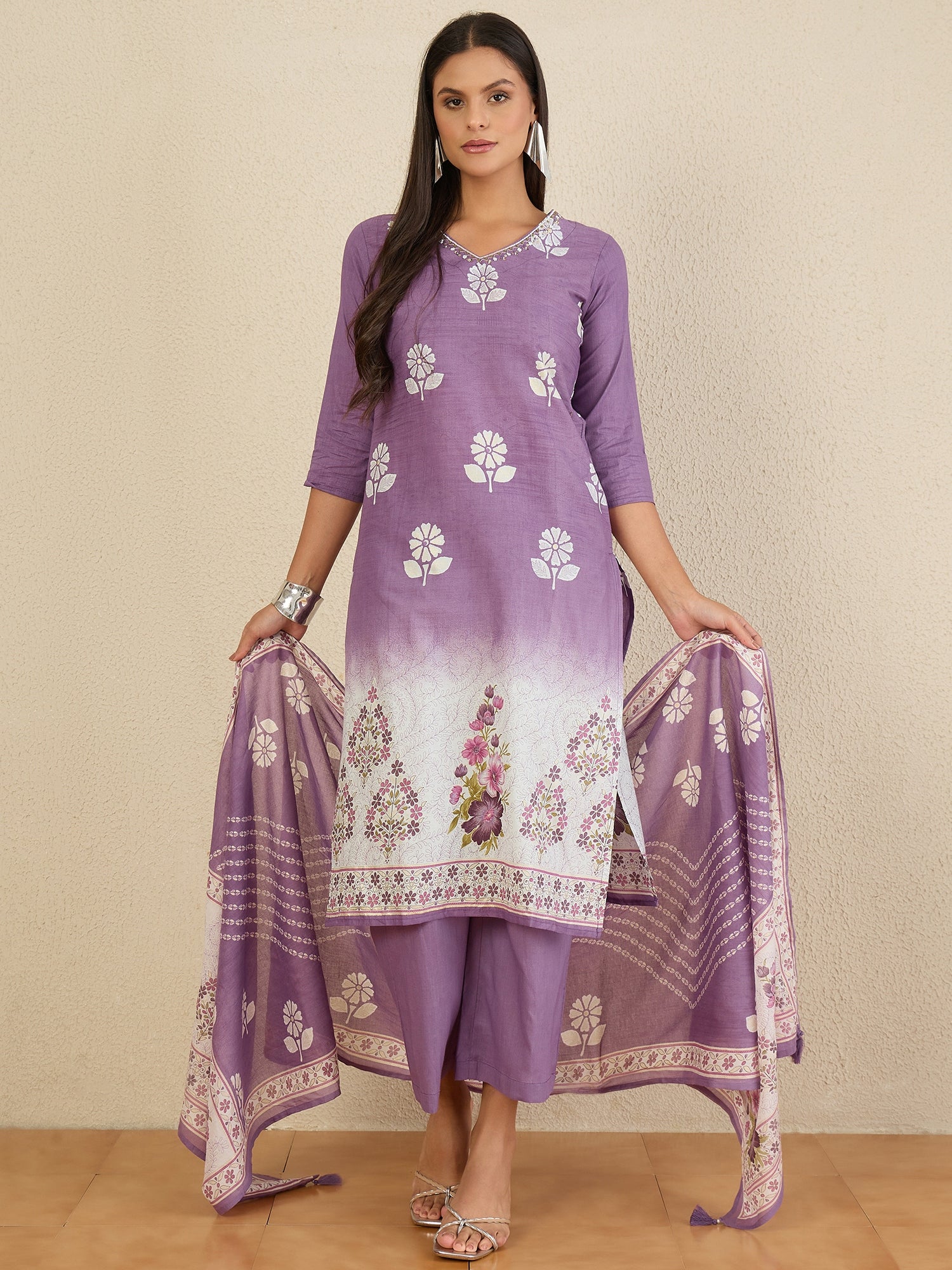 Women Floral Printed Regular Thread Work Pure Cotton Kurta with Trousers & With Dupatta
