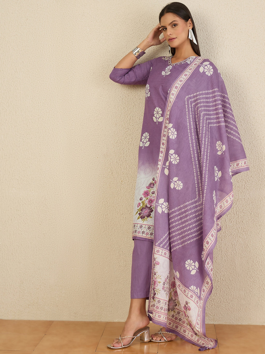 Women Floral Printed Regular Thread Work Pure Cotton Kurta with Trousers & With Dupatta