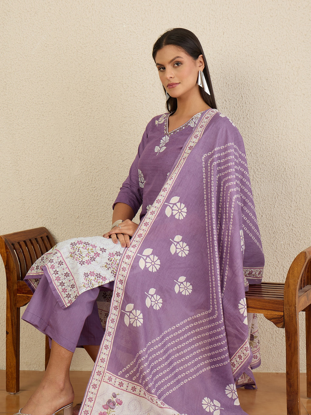 Women Floral Printed Regular Thread Work Pure Cotton Kurta with Trousers & With Dupatta