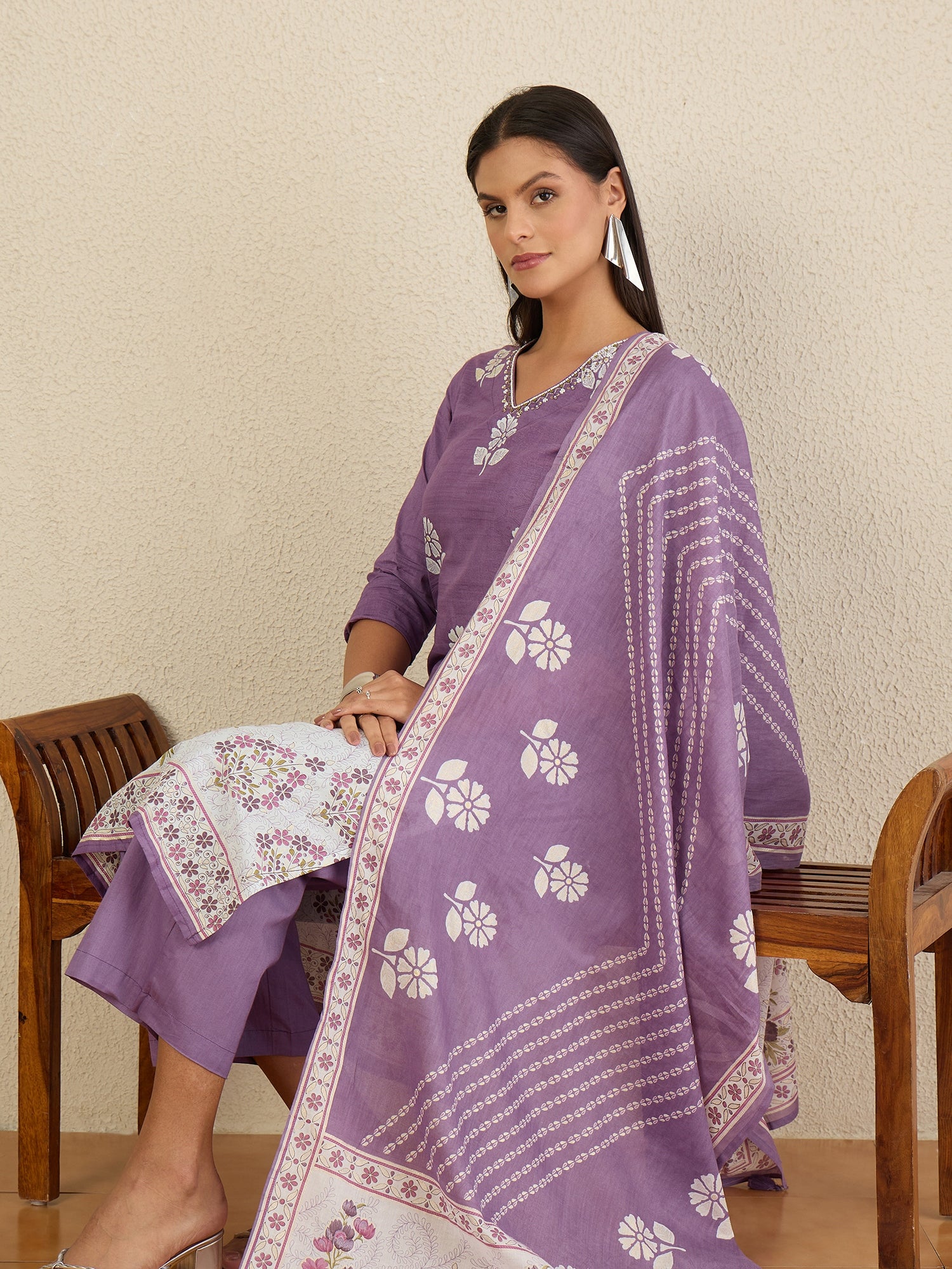 Women Floral Printed Regular Thread Work Pure Cotton Kurta with Trousers & With Dupatta