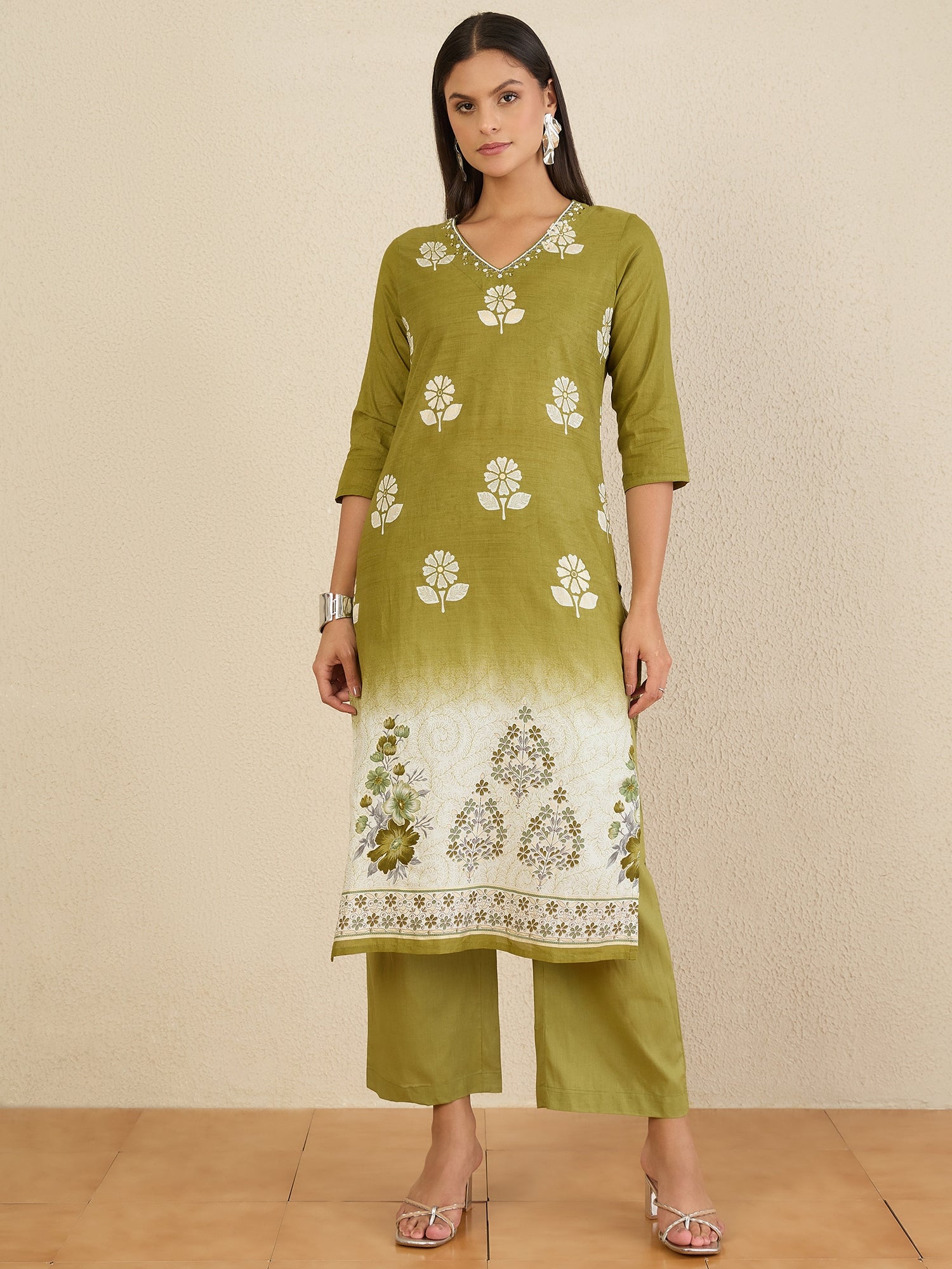 Women Floral Printed Regular Thread Work Pure Cotton Kurta with Trousers & With Dupatta