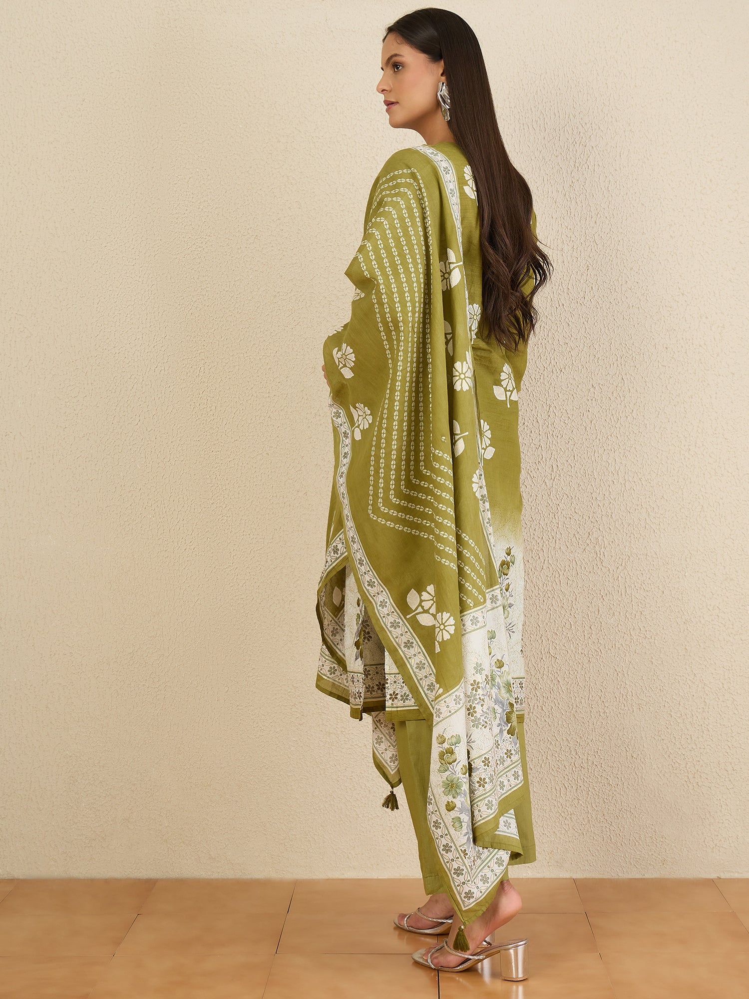 Women Floral Printed Regular Thread Work Pure Cotton Kurta with Trousers & With Dupatta
