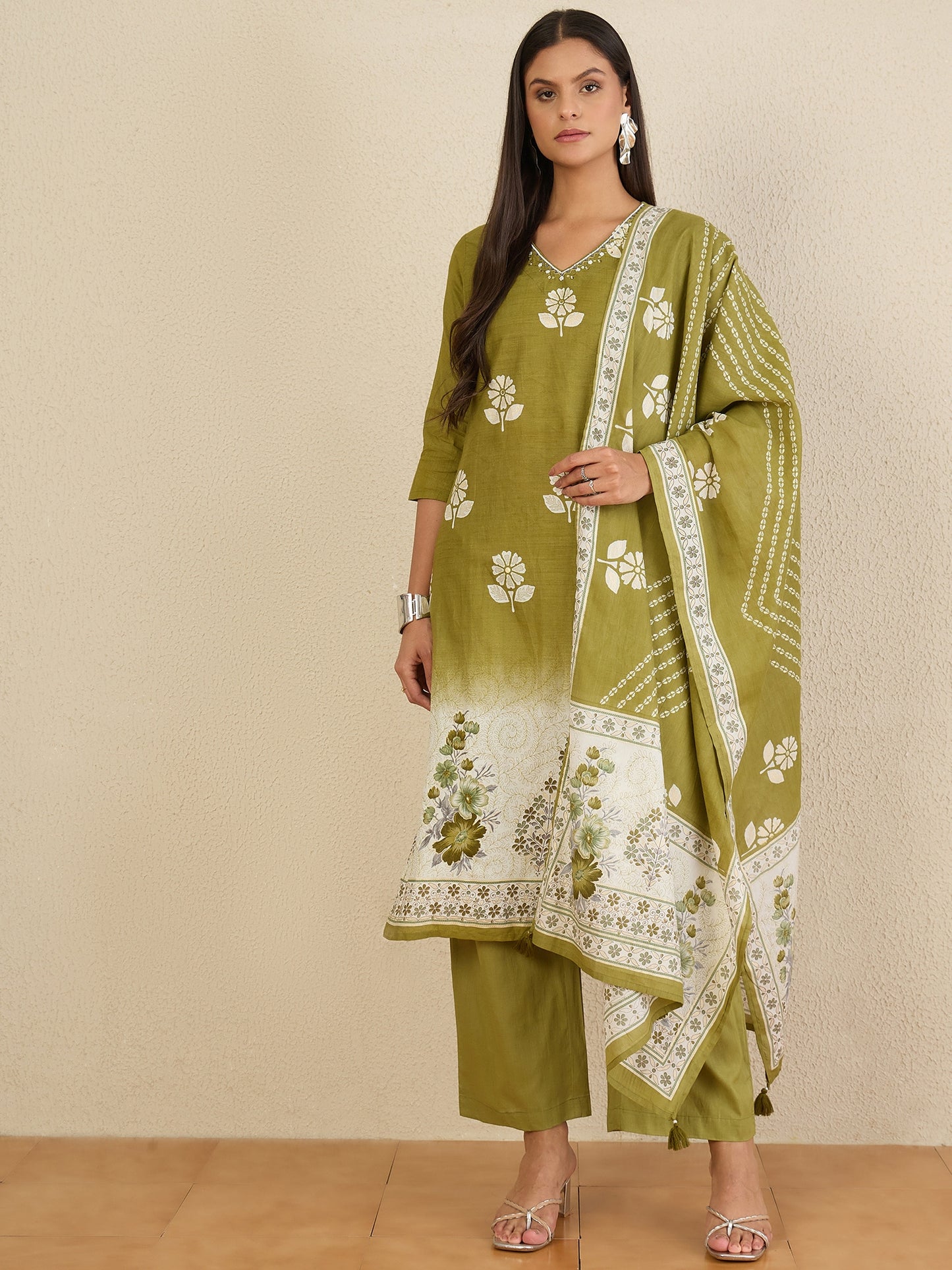 Women Floral Printed Regular Thread Work Pure Cotton Kurta with Trousers & With Dupatta