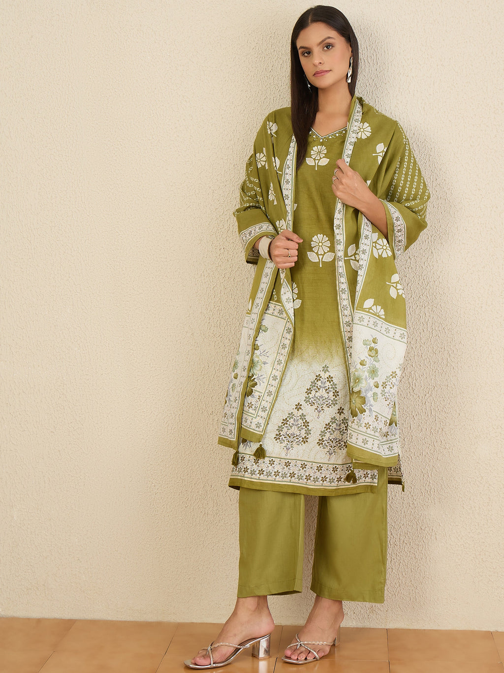Women Floral Printed Regular Thread Work Pure Cotton Kurta with Trousers & With Dupatta