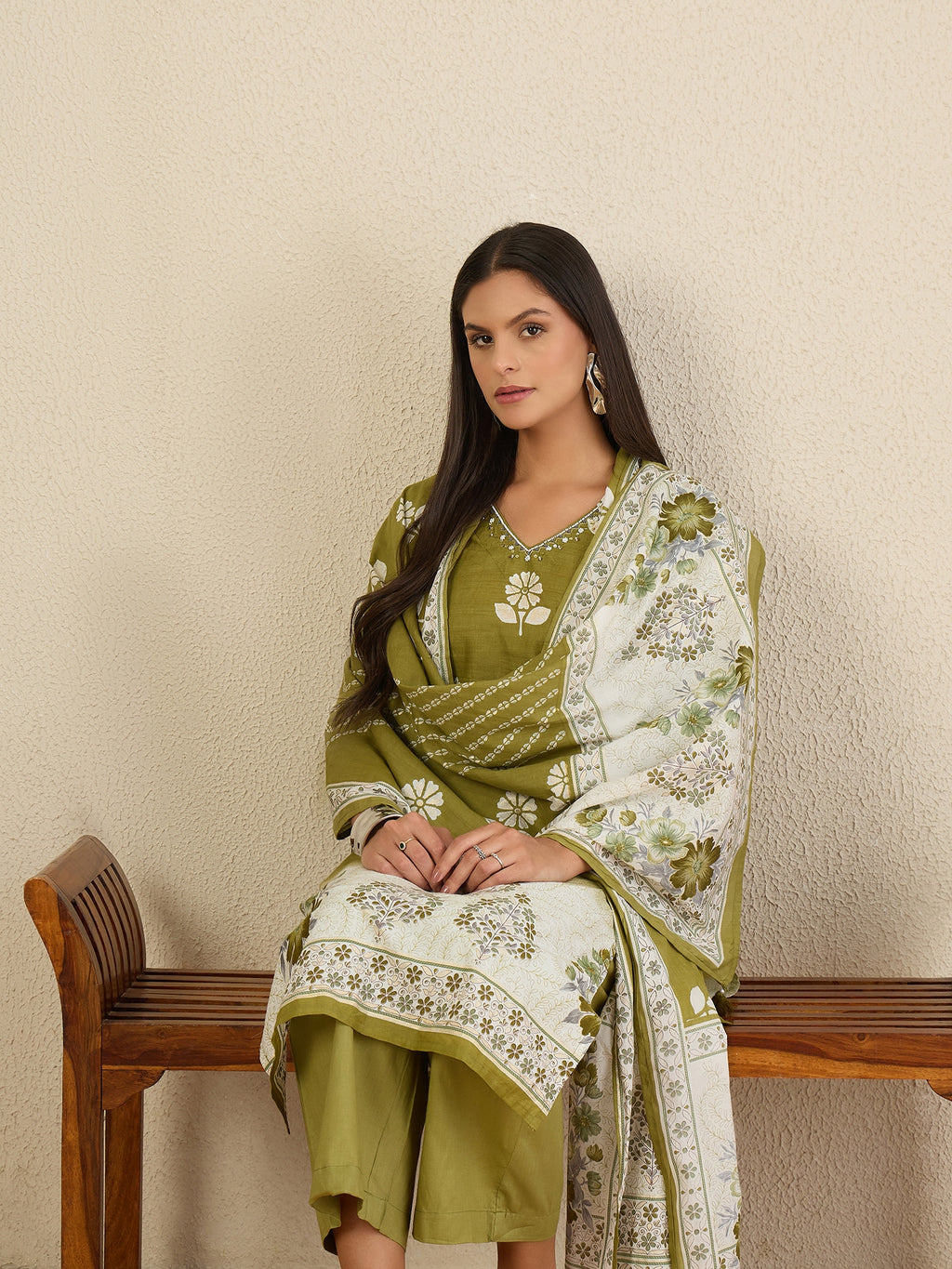 Women Floral Printed Regular Thread Work Pure Cotton Kurta with Trousers & With Dupatta