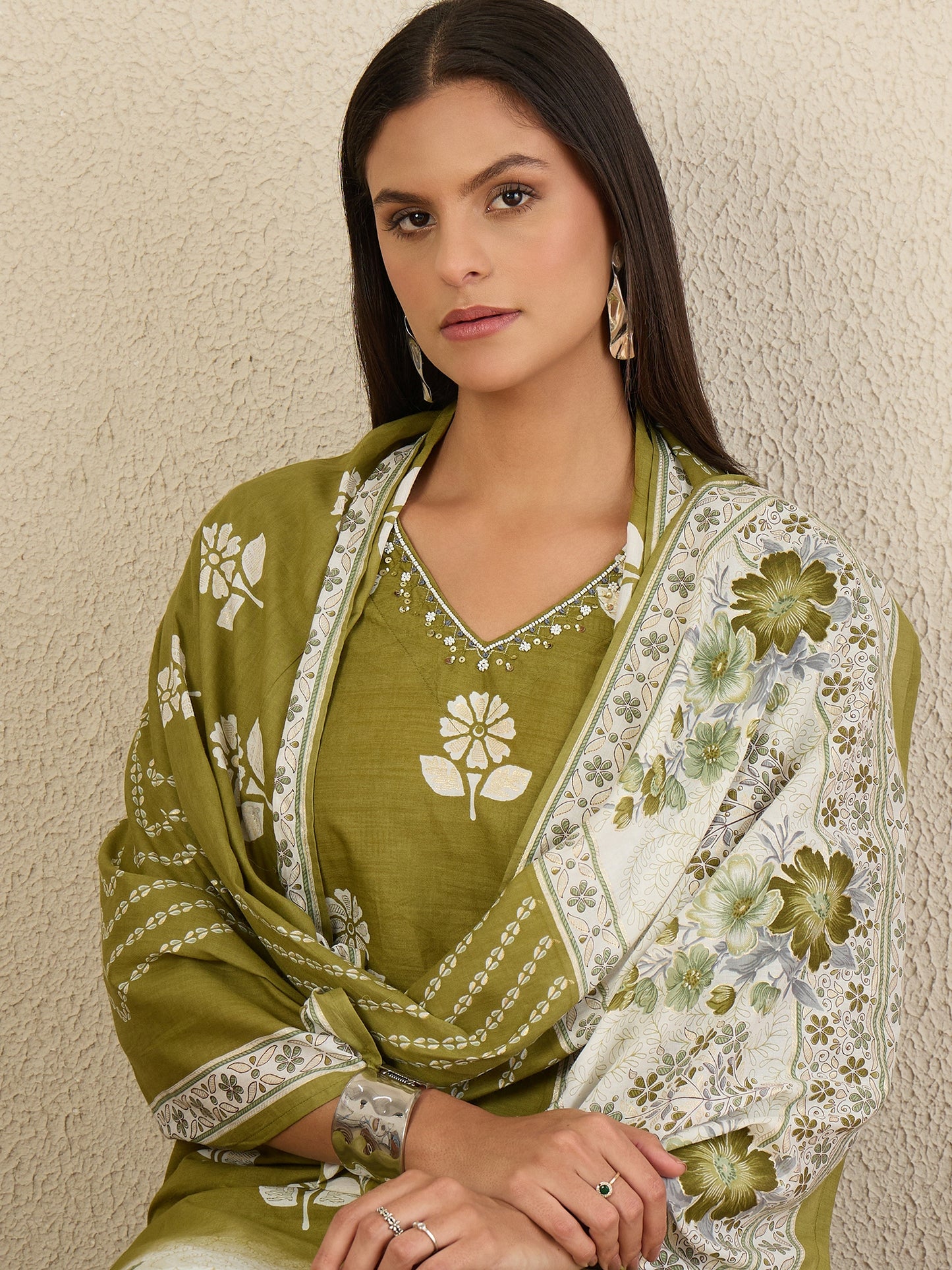 Women Floral Printed Regular Thread Work Pure Cotton Kurta with Trousers & With Dupatta