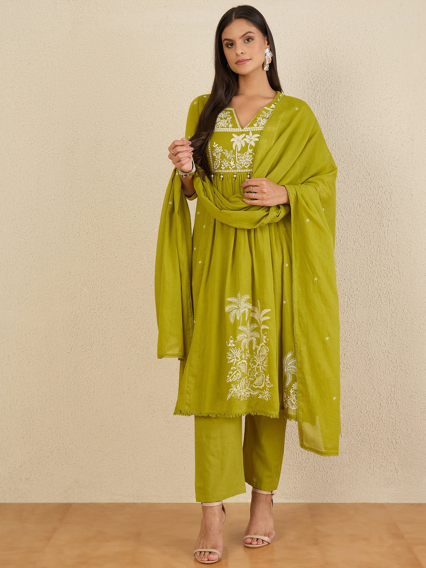 Women Ethnic Motifs Embroidered Regular Thread Work Kurta with Trousers & With Dupatta