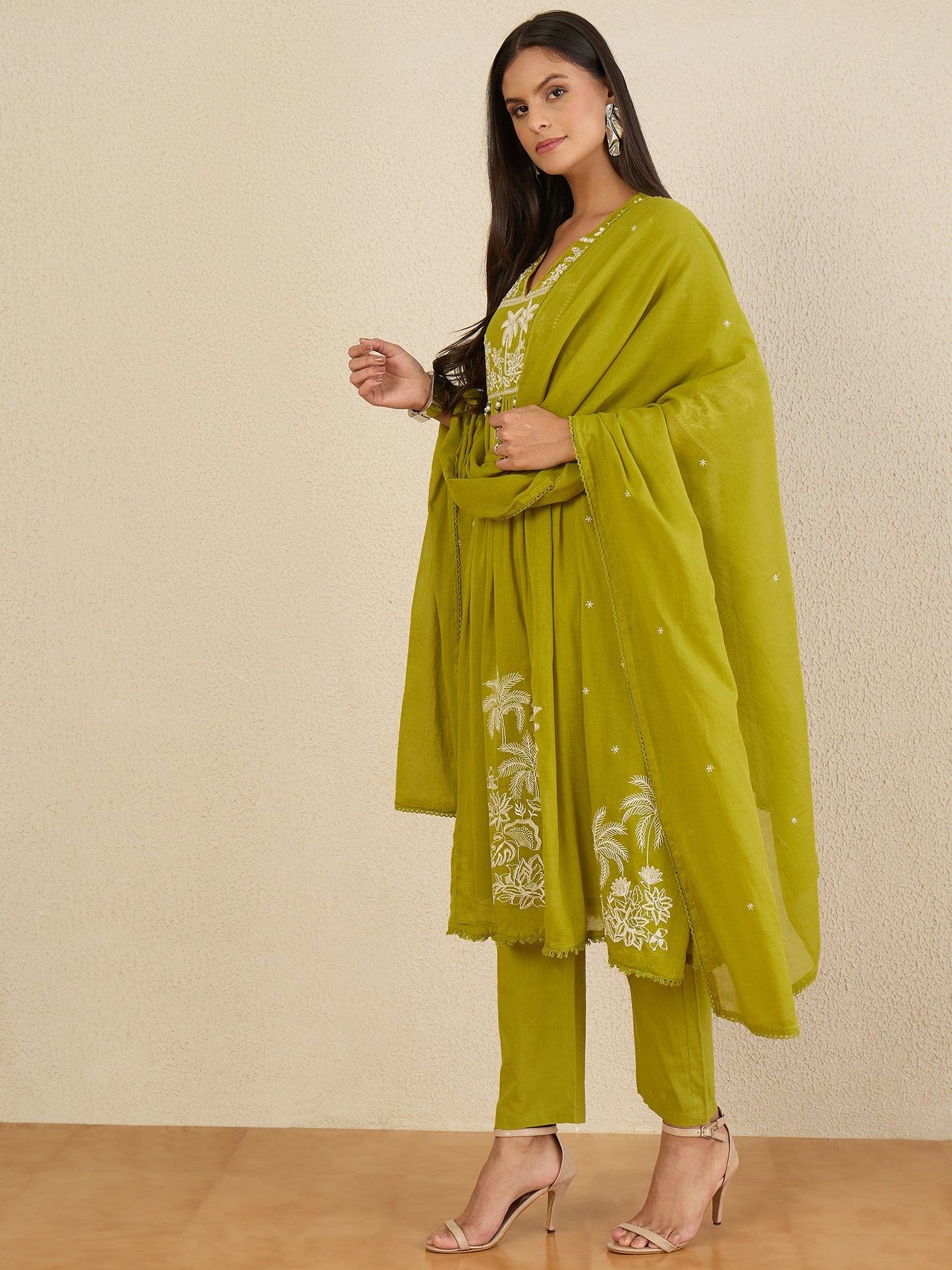 Women Ethnic Motifs Embroidered Regular Thread Work Kurta with Trousers & With Dupatta