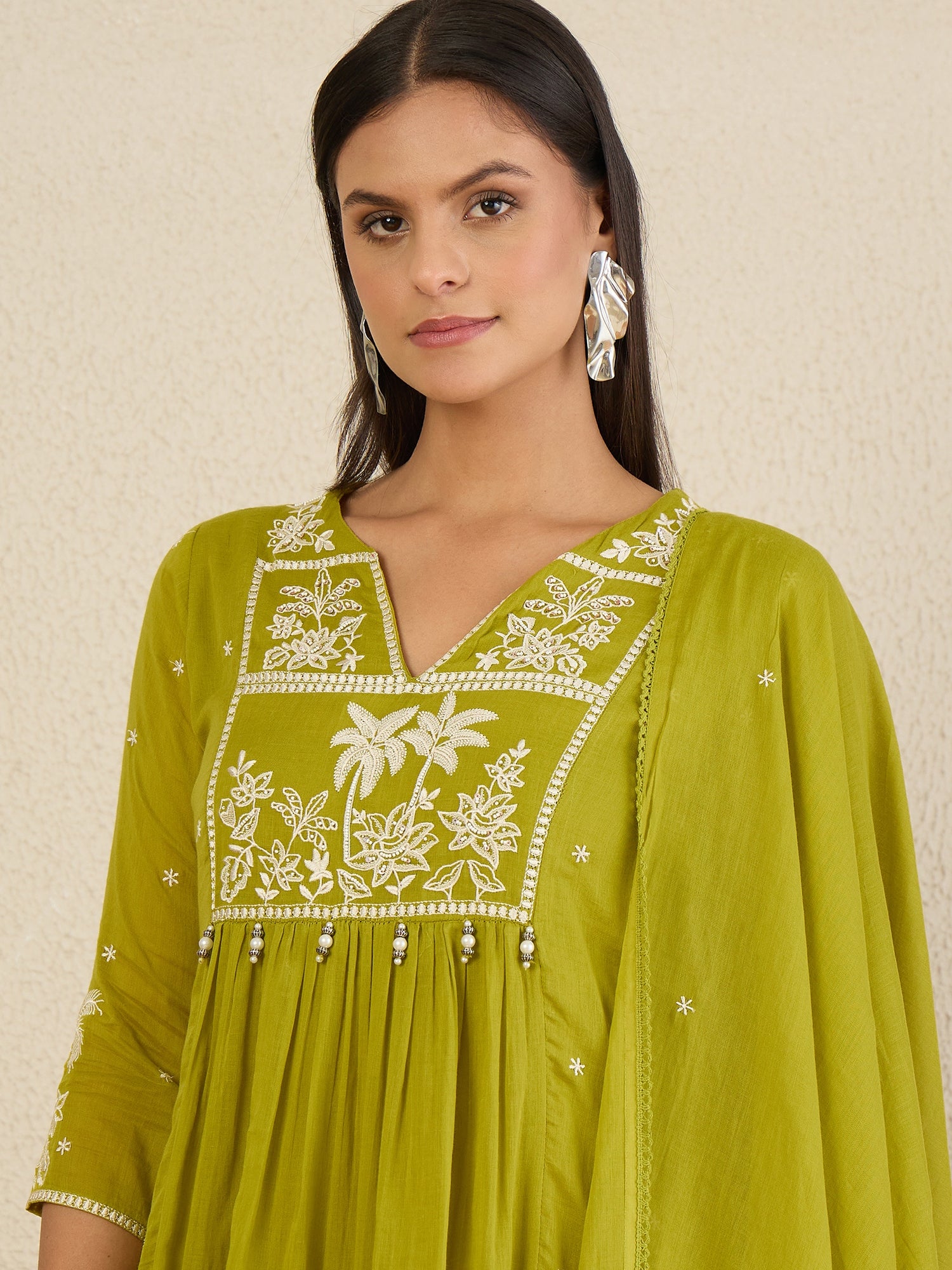 Women Ethnic Motifs Embroidered Regular Thread Work Kurta with Trousers & With Dupatta