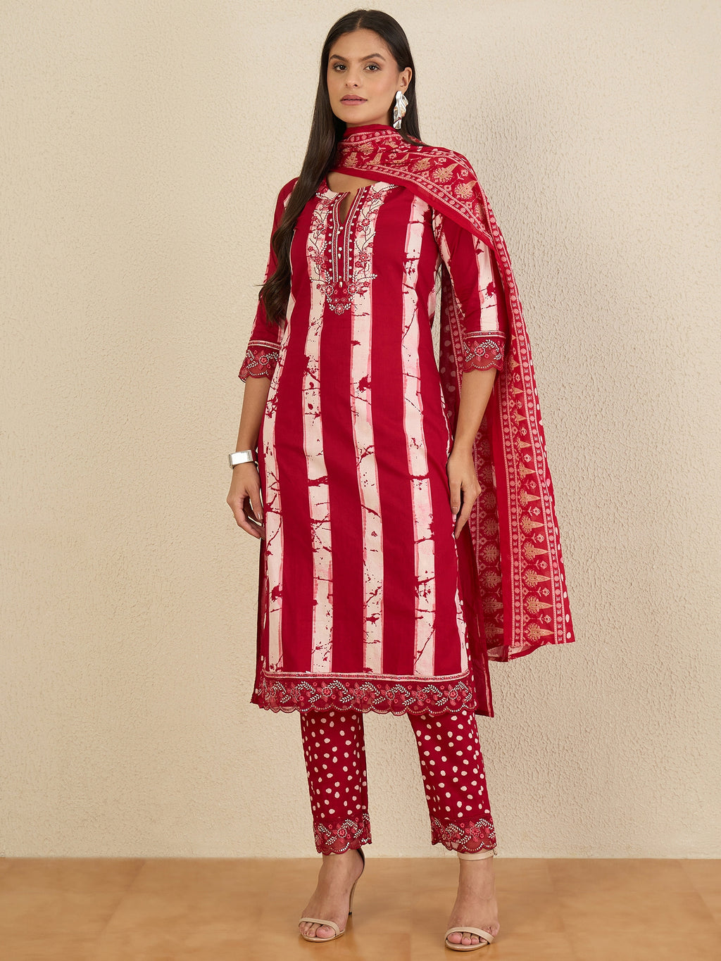 Women Printed Regular Thread Work Pure Cotton Kurta with Trousers & With Dupatta