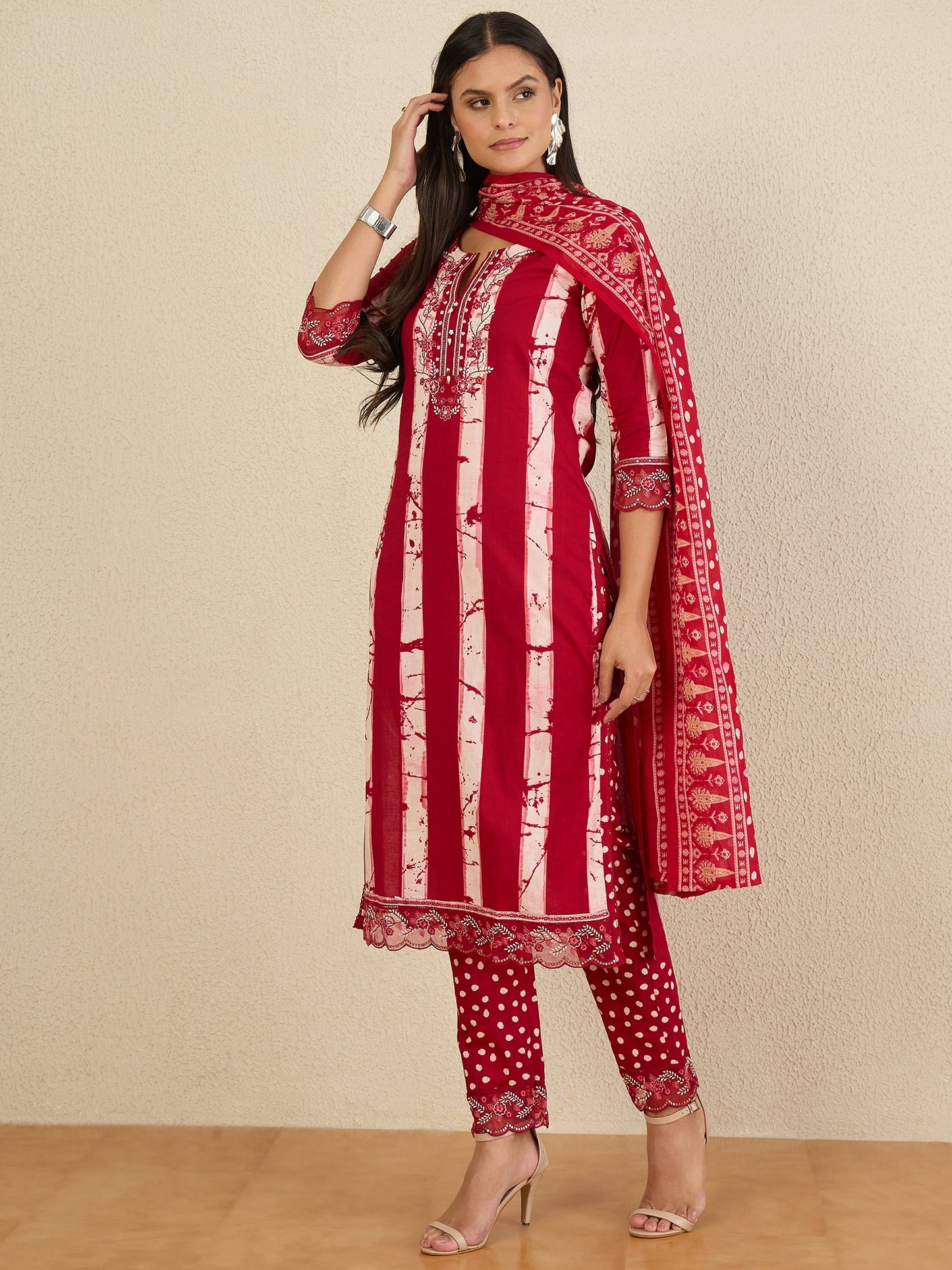 Women Printed Regular Thread Work Pure Cotton Kurta with Trousers & With Dupatta