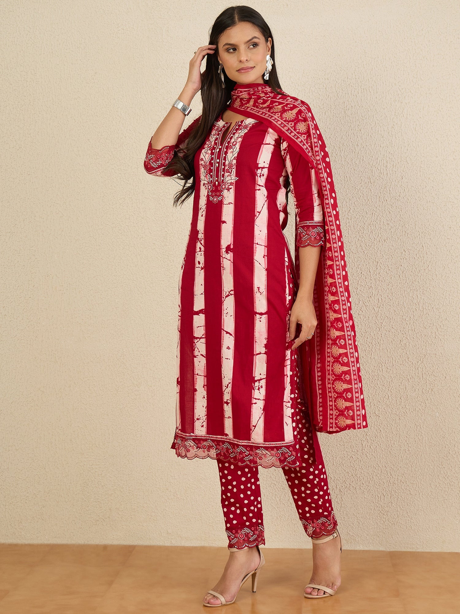Women Printed Regular Thread Work Pure Cotton Kurta with Trousers & With Dupatta