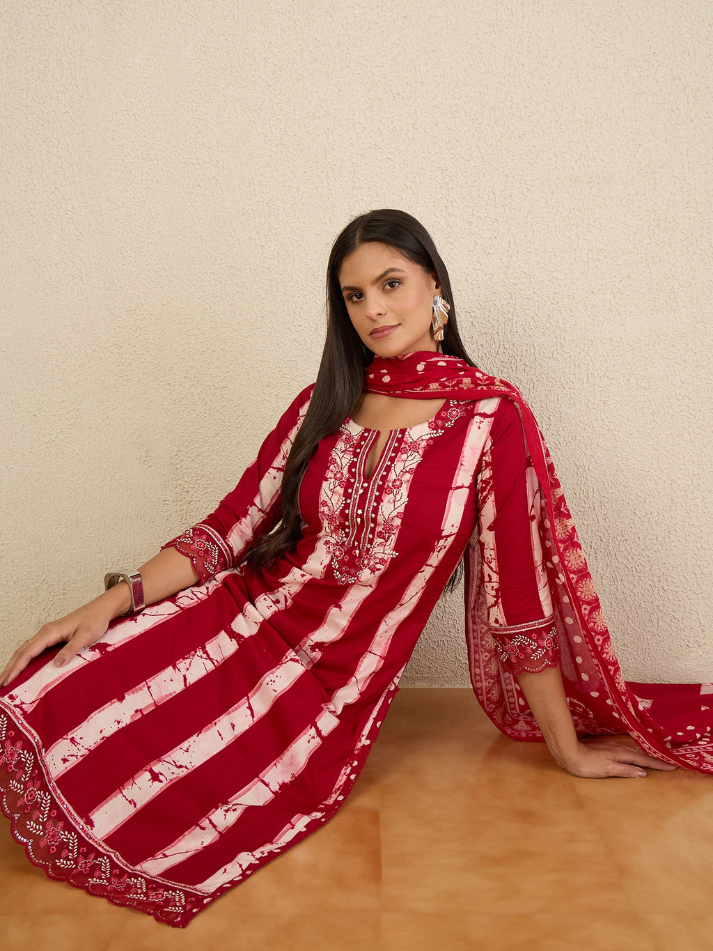 Women Printed Regular Thread Work Pure Cotton Kurta with Trousers & With Dupatta