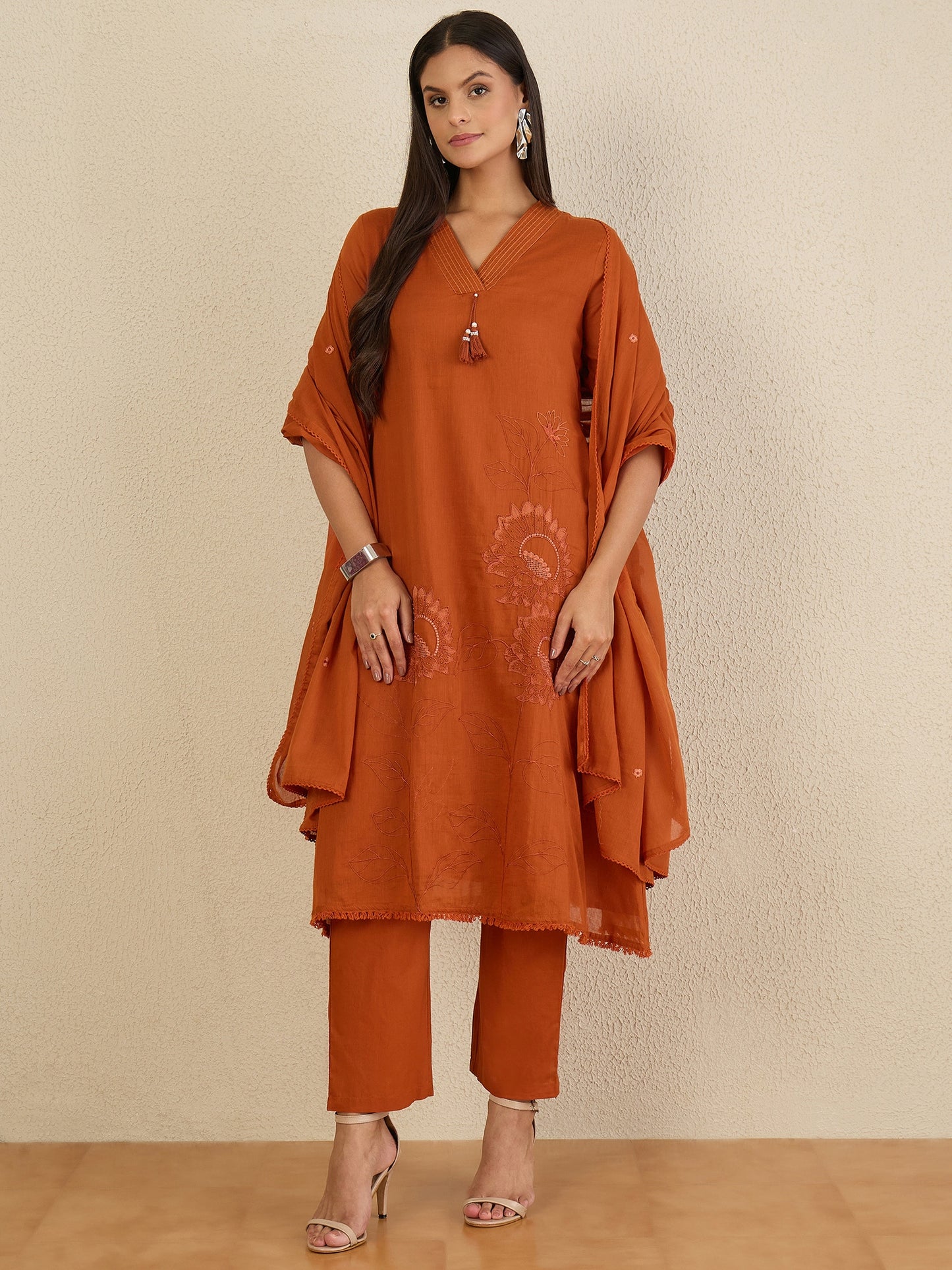 Women Ethnic Motifs Embroidered Regular Thread Work Kurta with Trousers & With Dupatta