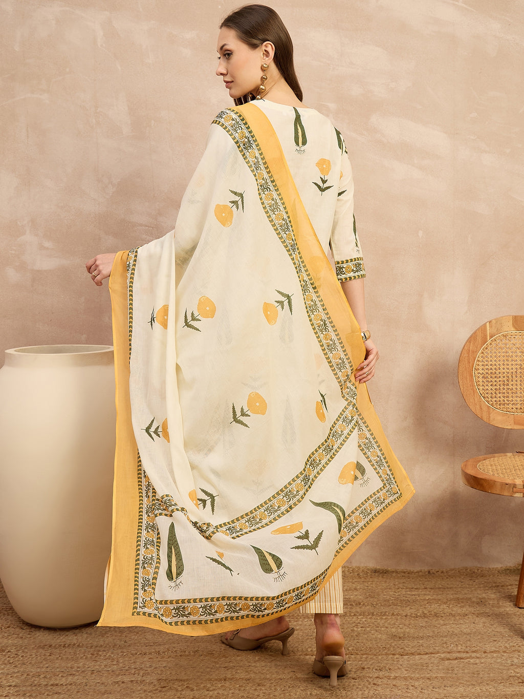 Women Floral Printed Regular Pure Cotton Kurta with Trousers & With Dupatta