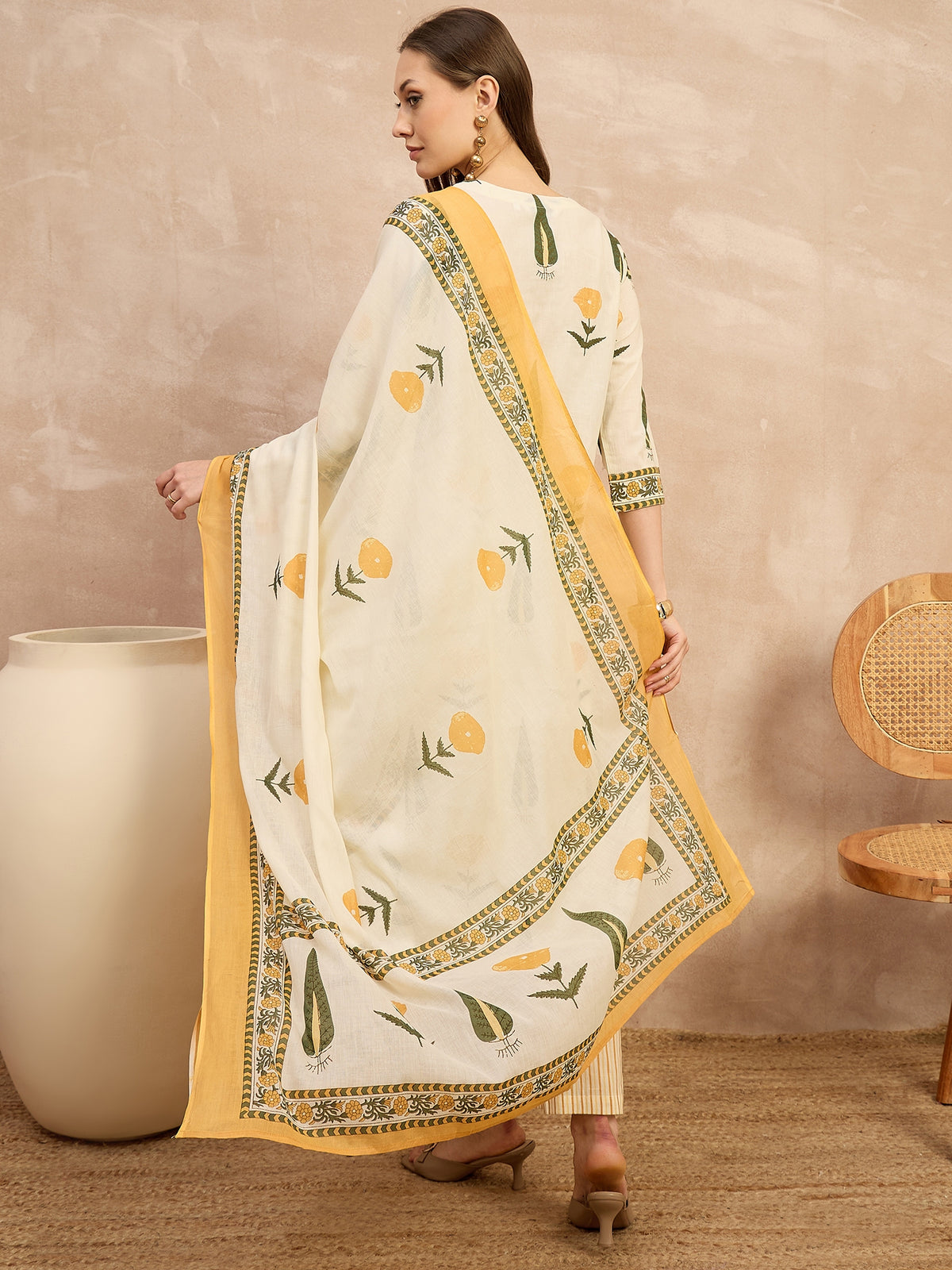 Women Floral Printed Regular Pure Cotton Kurta with Trousers & With Dupatta