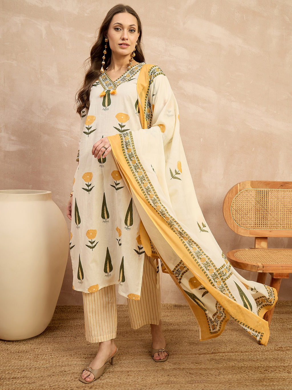 Women Floral Printed Regular Pure Cotton Kurta with Trousers & With Dupatta