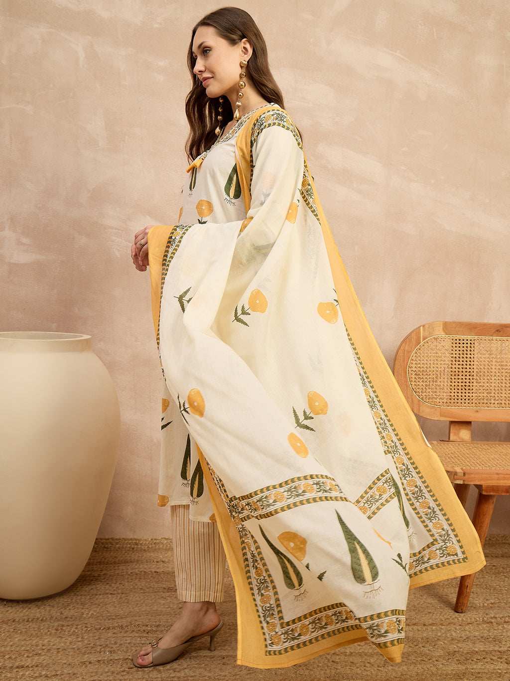 Women Floral Printed Regular Pure Cotton Kurta with Trousers & With Dupatta