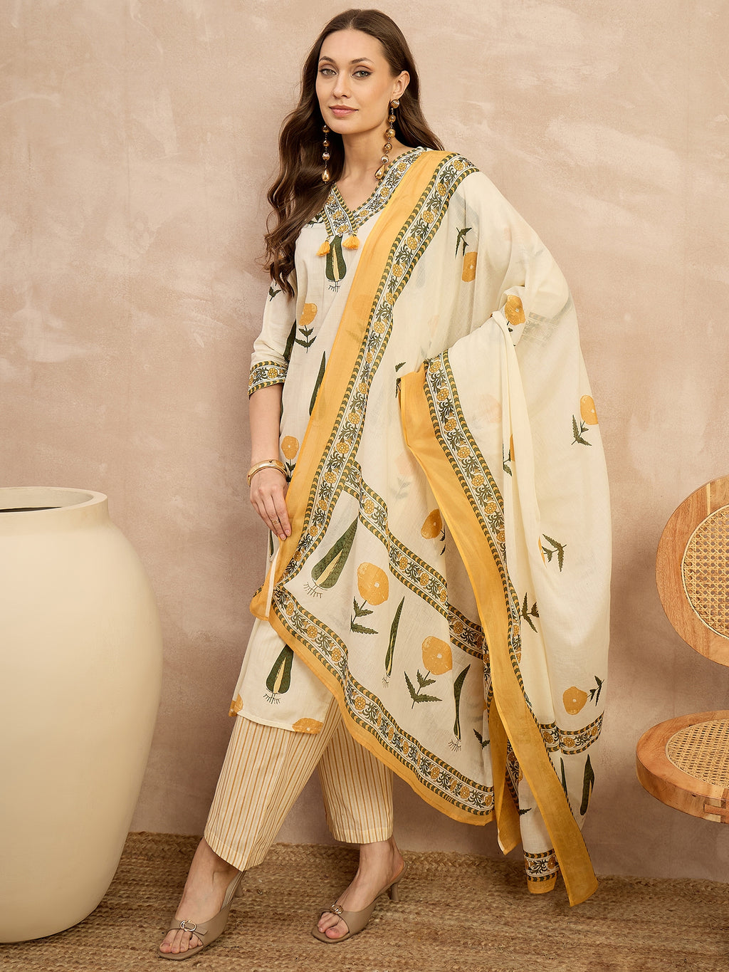 Women Floral Printed Regular Pure Cotton Kurta with Trousers & With Dupatta