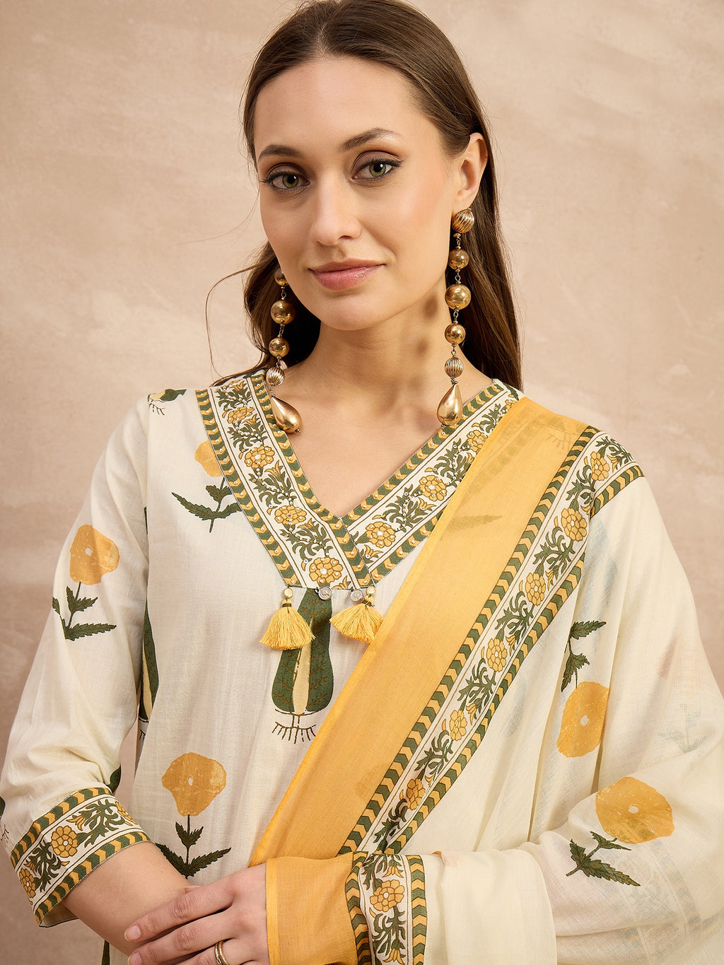 Women Floral Printed Regular Pure Cotton Kurta with Trousers & With Dupatta
