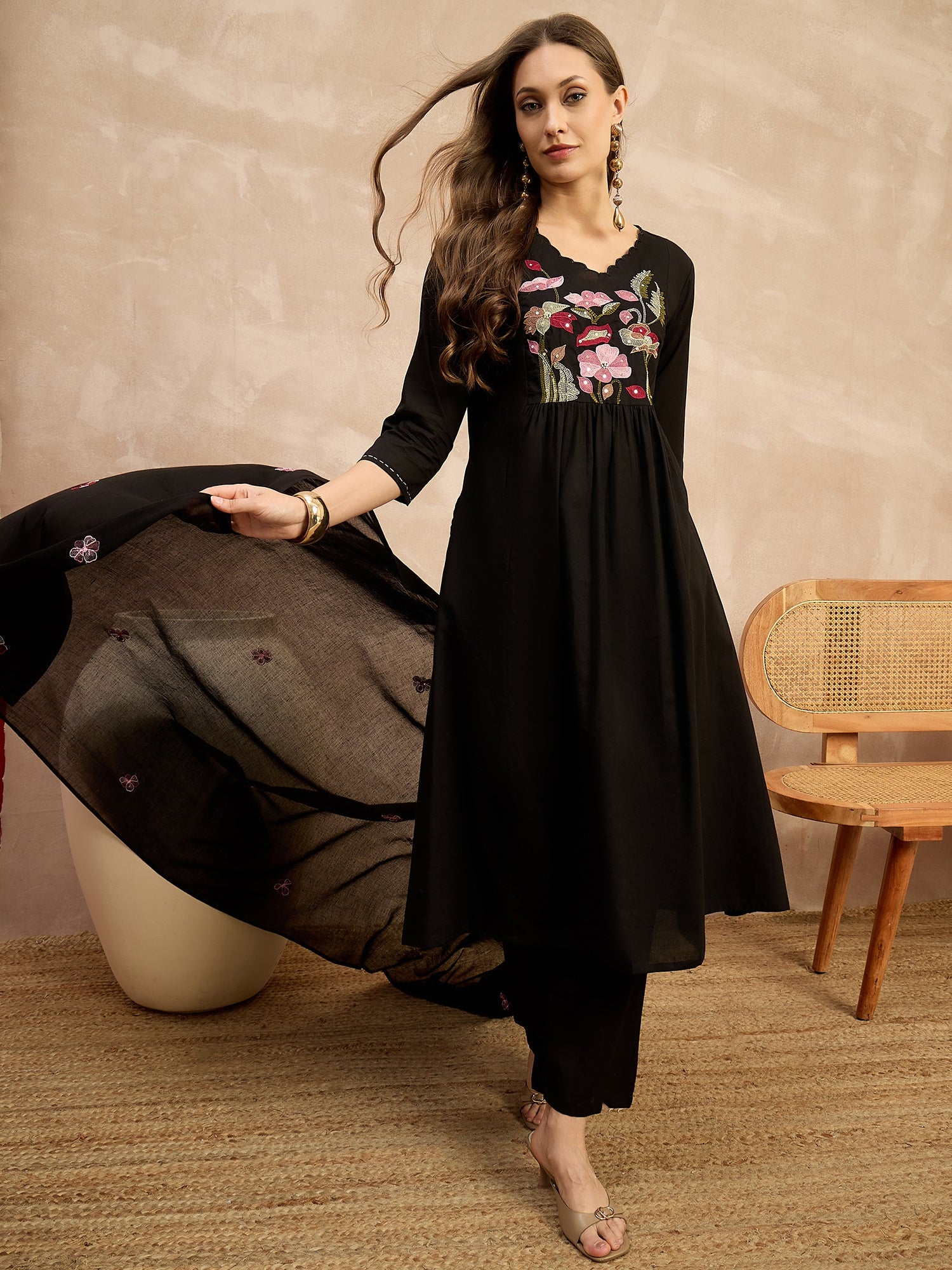 Women Floral Embroidered Regular Thread Work Pure Cotton Kurta with Trousers & With Dupatta