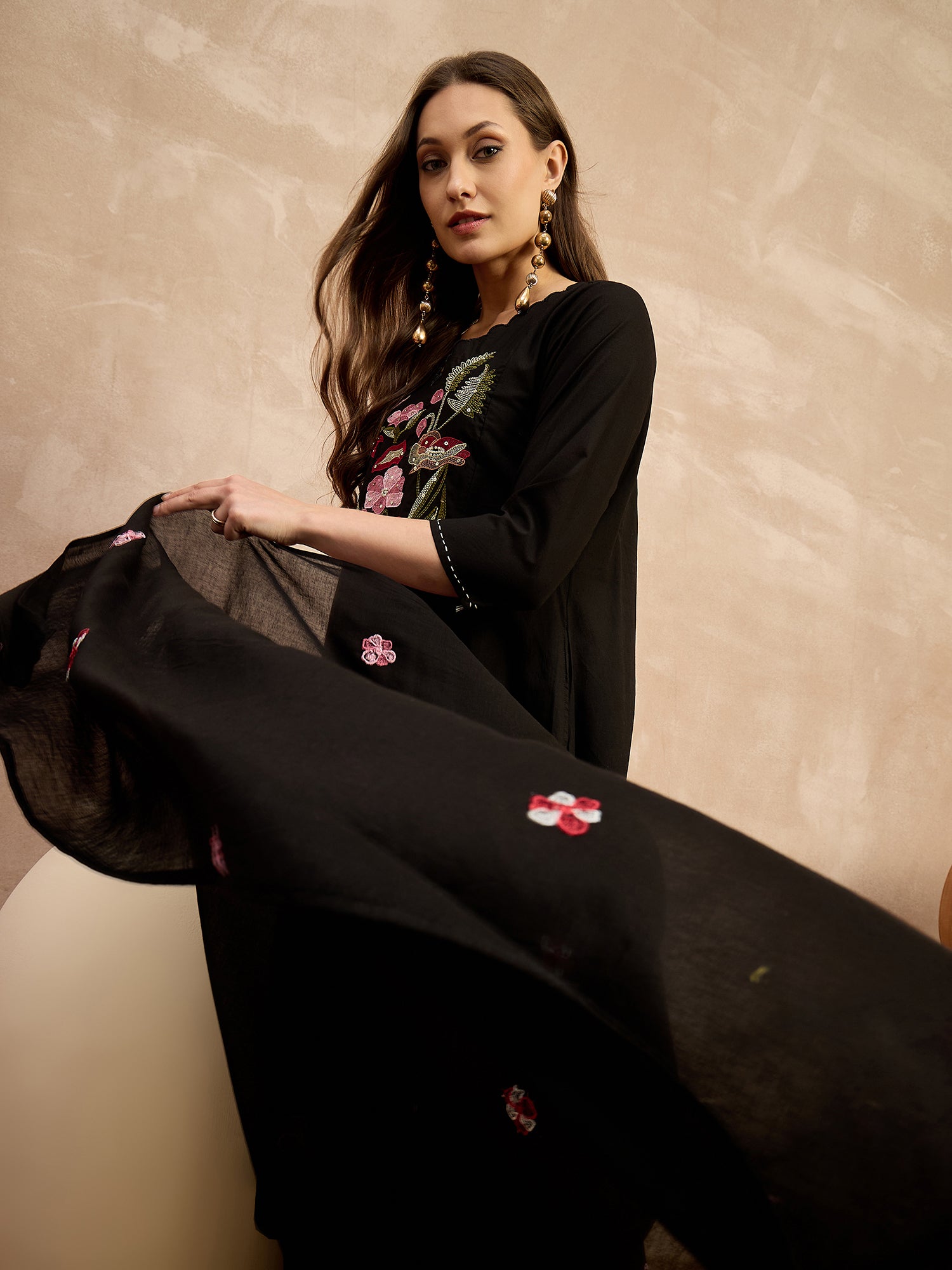 Women Floral Embroidered Regular Thread Work Pure Cotton Kurta with Trousers & With Dupatta