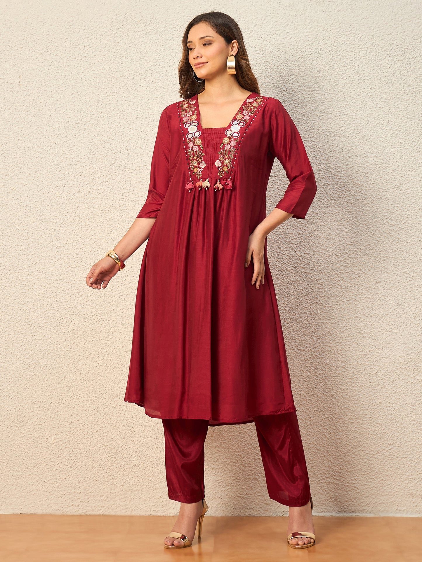 Women Floral Embroidered Regular Mirror Work Raw Silk Kurta with Trousers & With Dupatta
