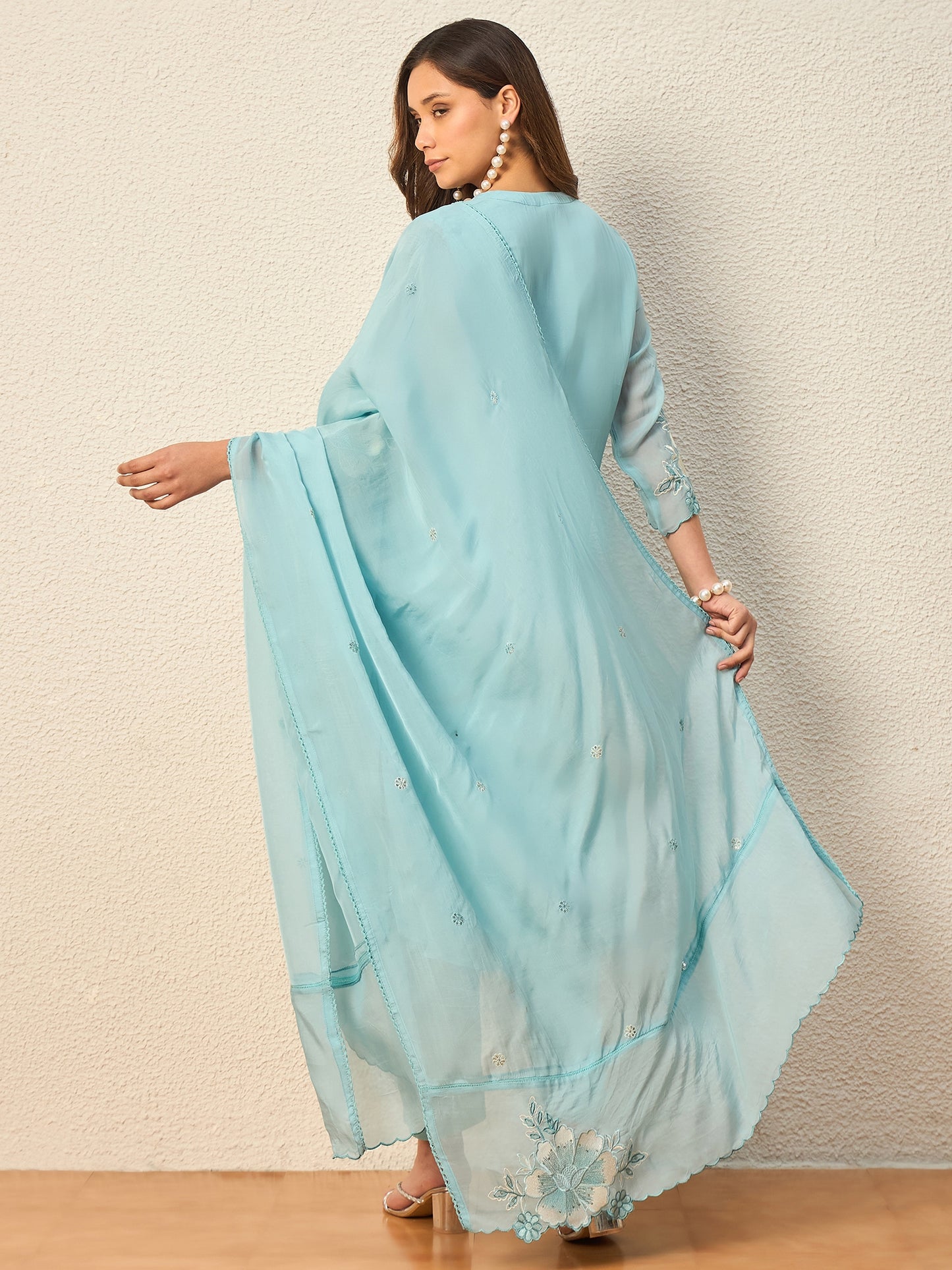 Women Floral Embroidered Regular Thread Work Kurta with Trousers & With Dupatta