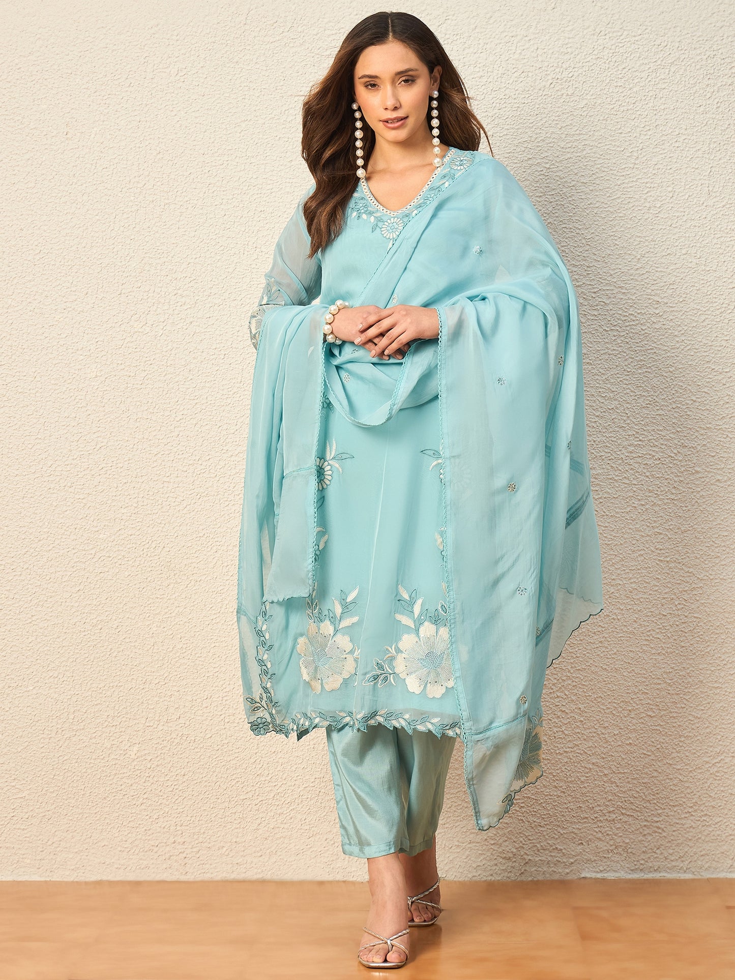 Women Floral Embroidered Regular Thread Work Kurta with Trousers & With Dupatta