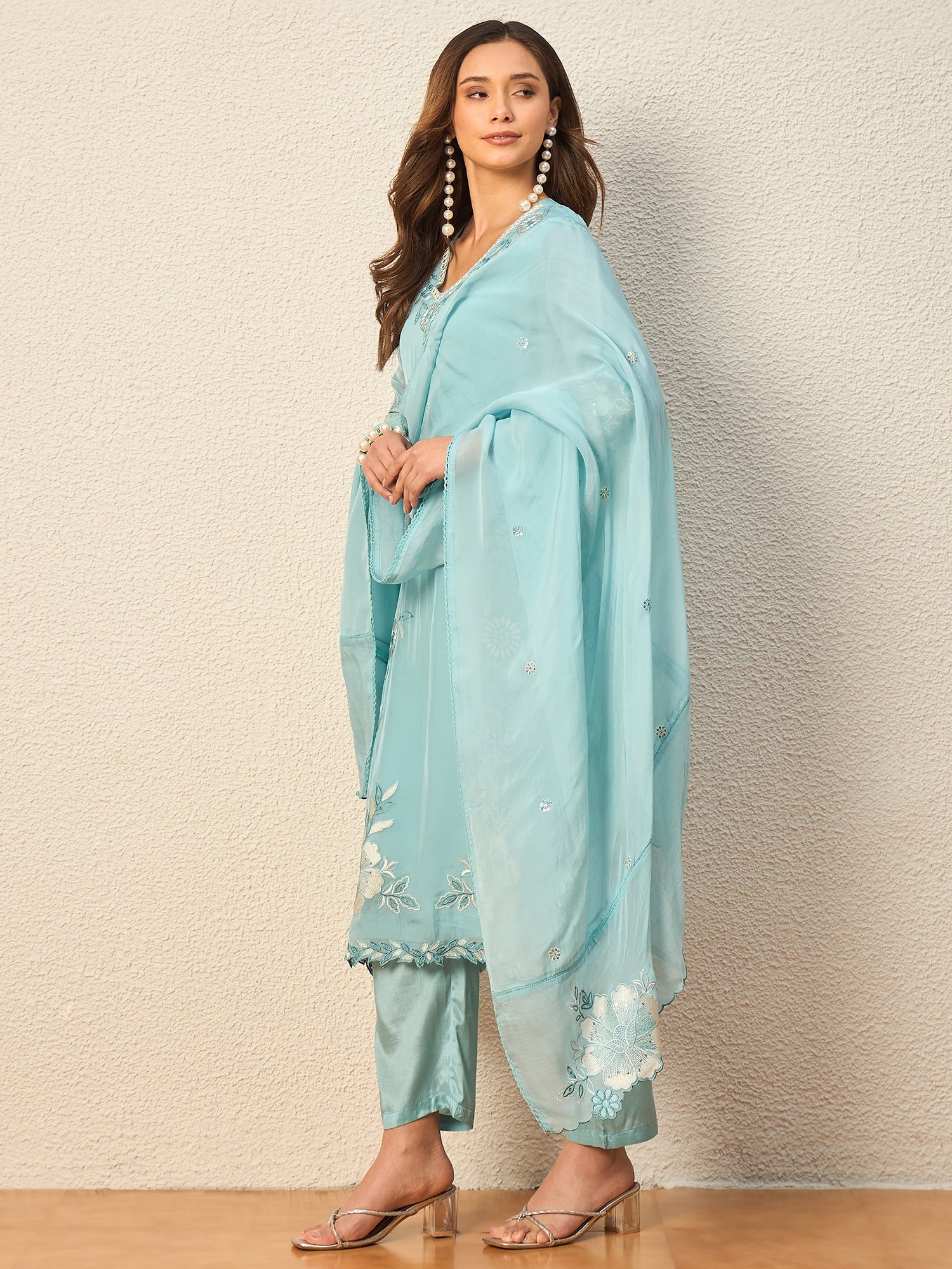 Women Floral Embroidered Regular Thread Work Kurta with Trousers & With Dupatta