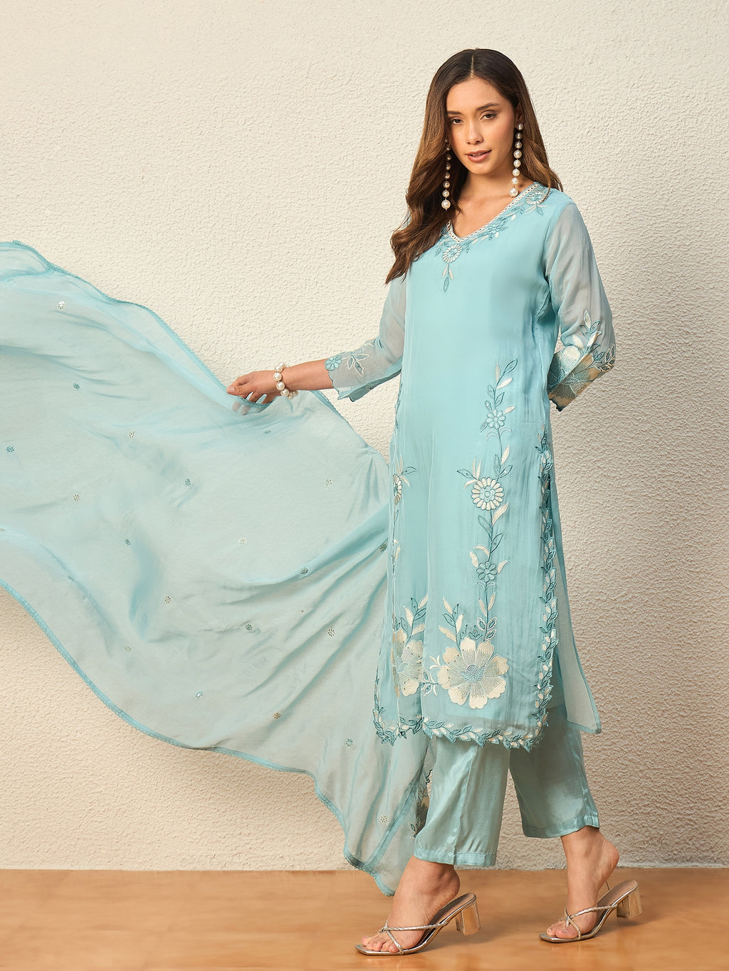 Women Floral Embroidered Regular Thread Work Kurta with Trousers & With Dupatta