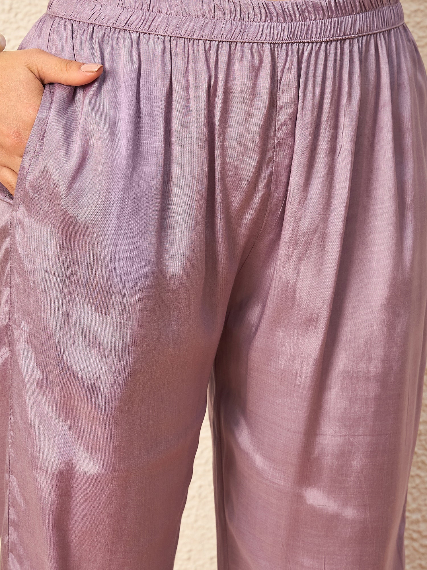 Women Floral Embroidered Regular Thread Work Kurta with Trousers & With Dupatta